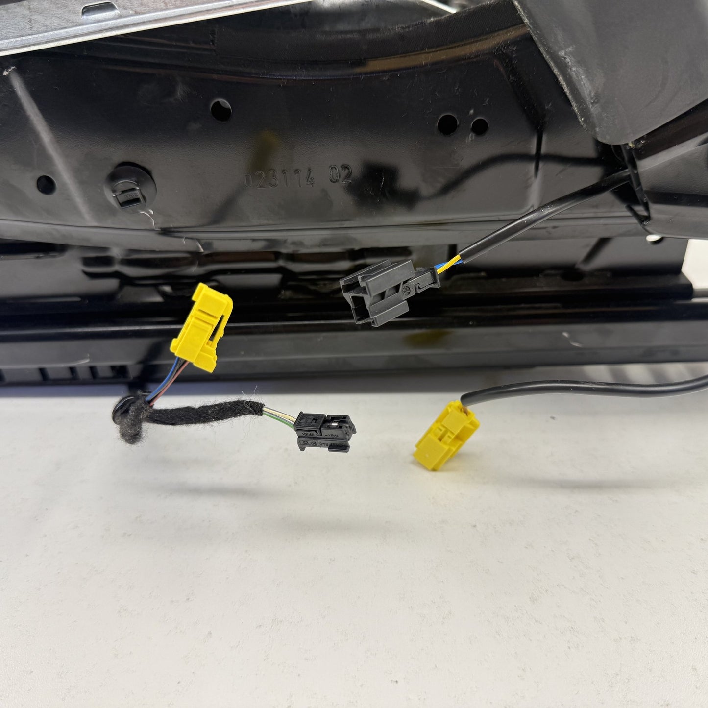 2014-2020 Mercedes-Benz S550 W222 Right Front Lower Seat Track Rail Frame OEM