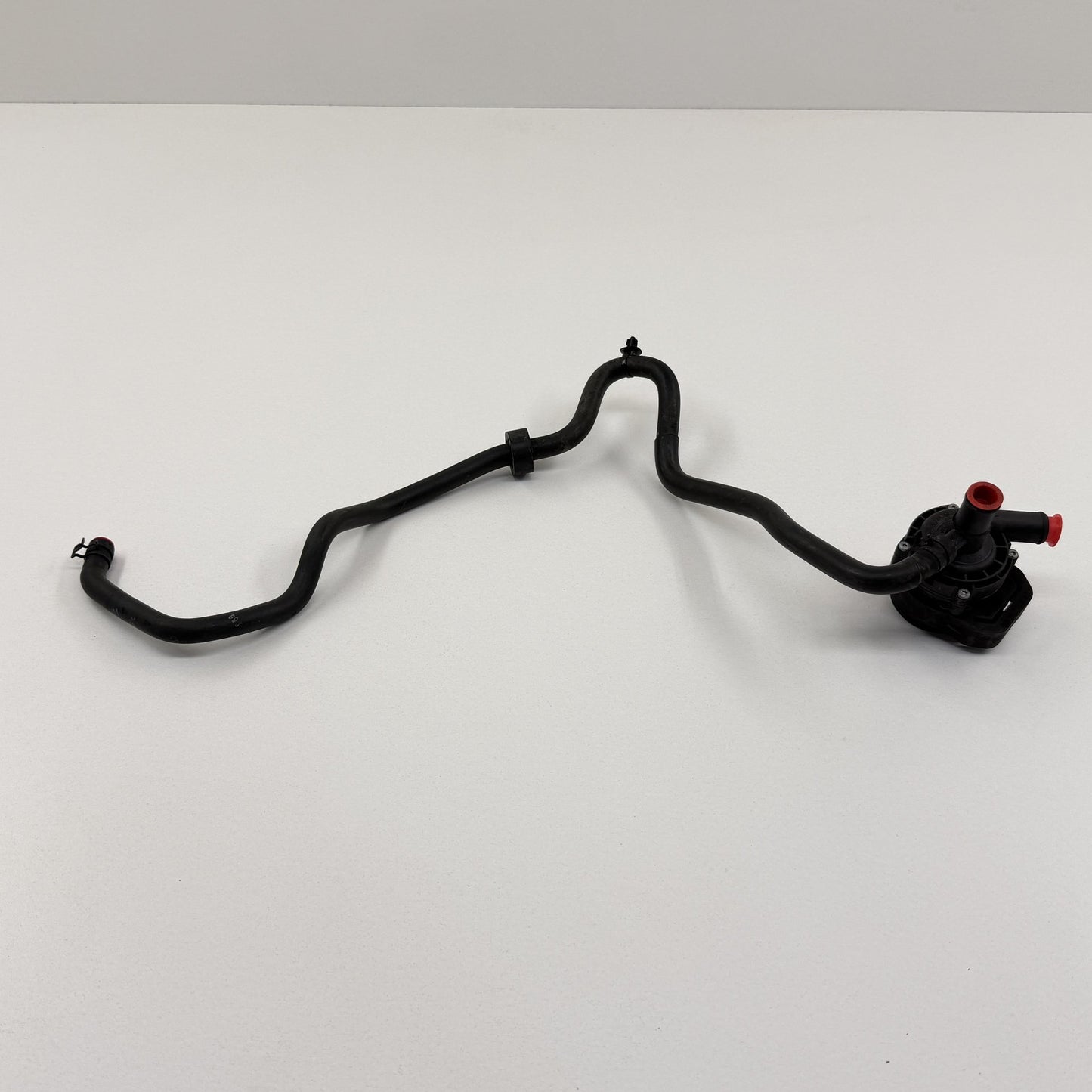 2014-2017 Mercedes-Benz S550 W222 Auxiliary Coolant Water Pump 2118350028 OEM