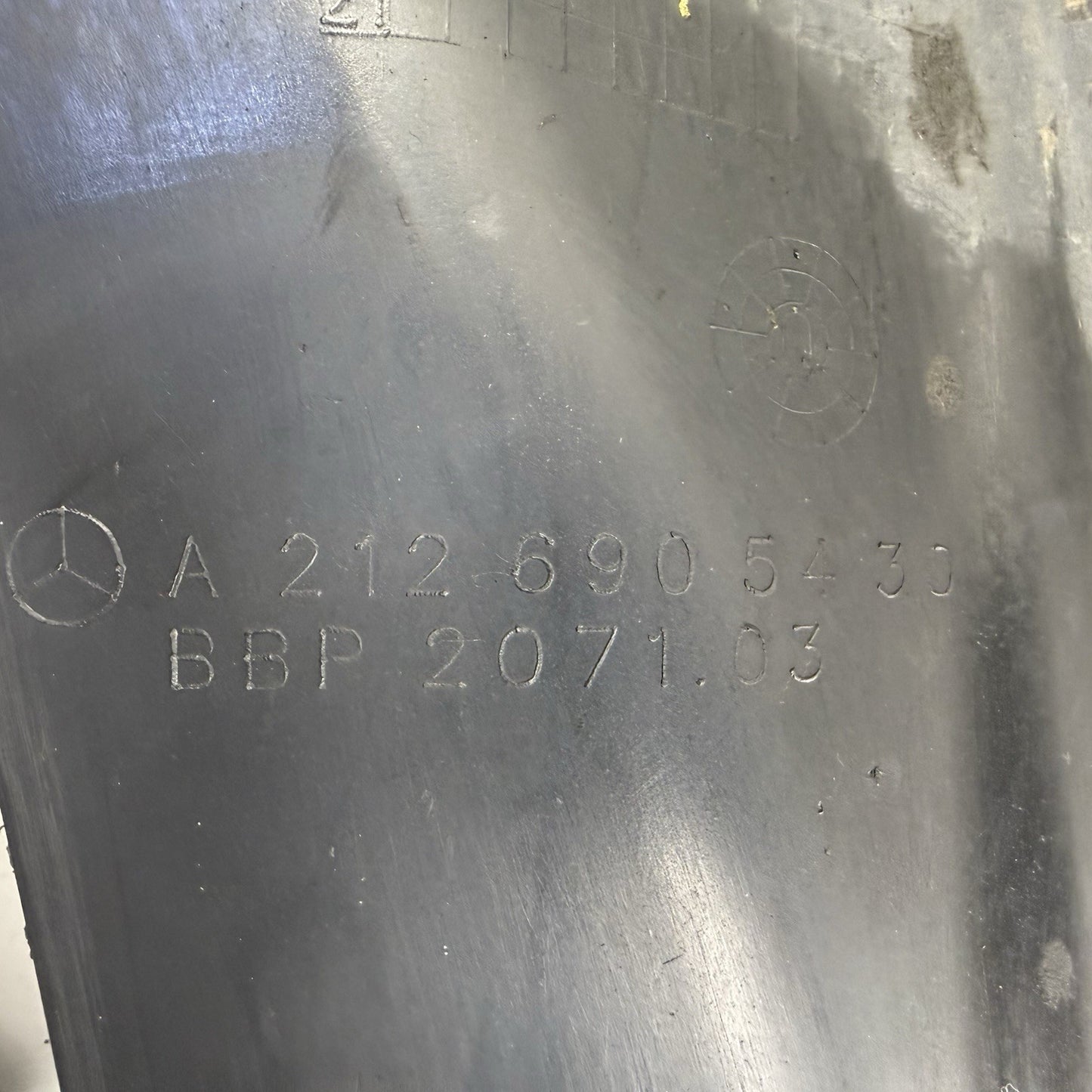 14-16 Mercedes W212 E350 Left Front Fender Liner Wheel Arch Splash Guard OEM