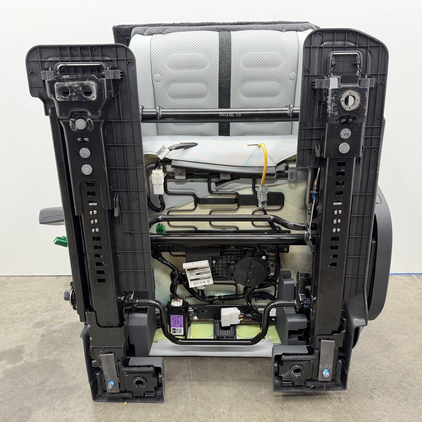 2022-2024 Rivian R1S Right Rear 2nd Second Row 40 Split Seat Ocean Coast OEM