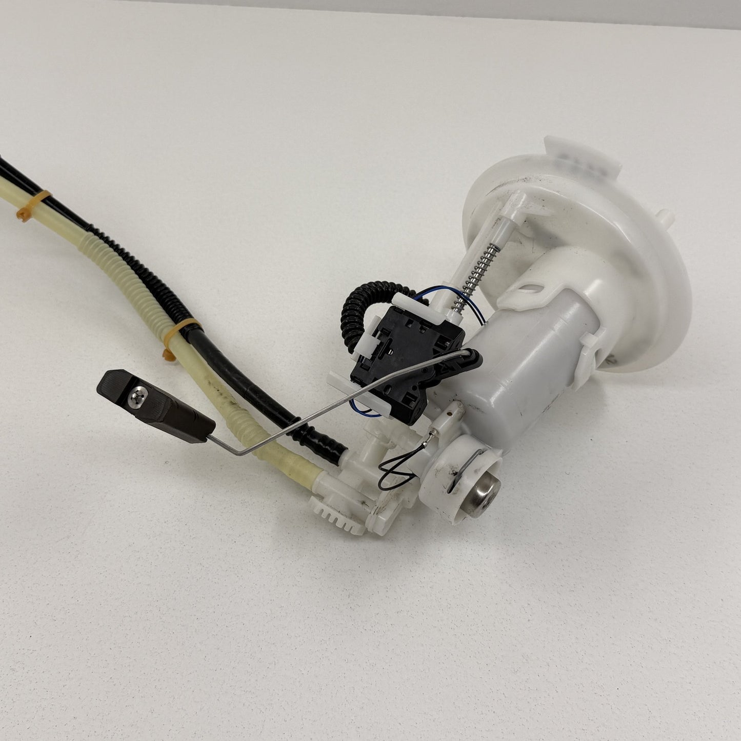2012-2014 Mercedes-Benz C250 W204 M271 Gas Tank Fuel Pump Sending Unit Pair OEM