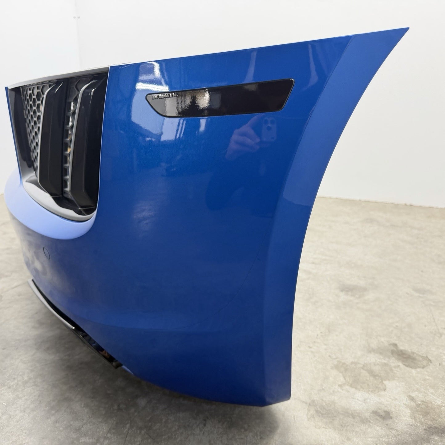 17-18 Audi R8 Rear Bumper Cover Complete W/ Carbon Fiber Valance & Sensors OEM