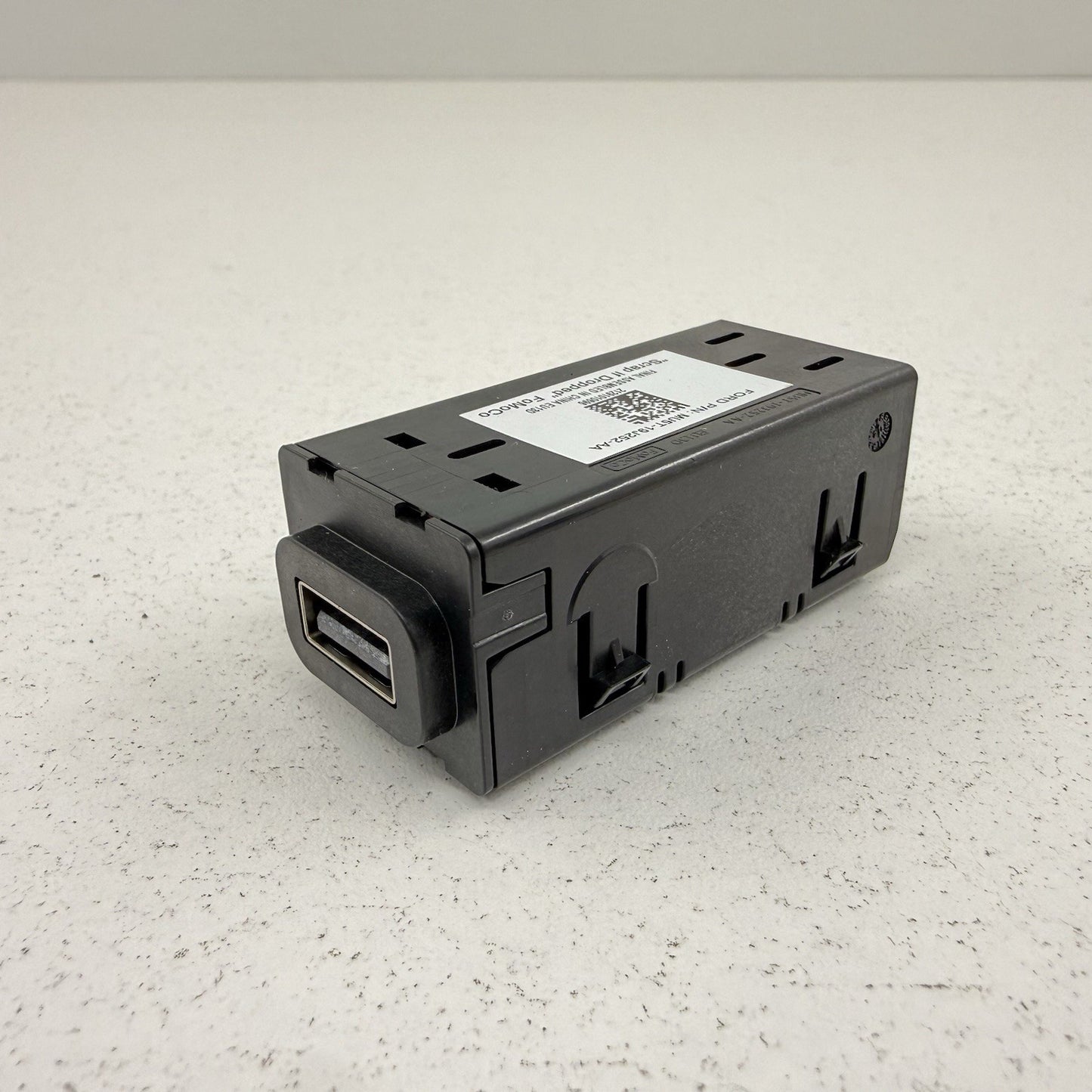 24-26 Ford Mustang Front Dash USB Charge Port Hub MU5T-19J252-AA OEM