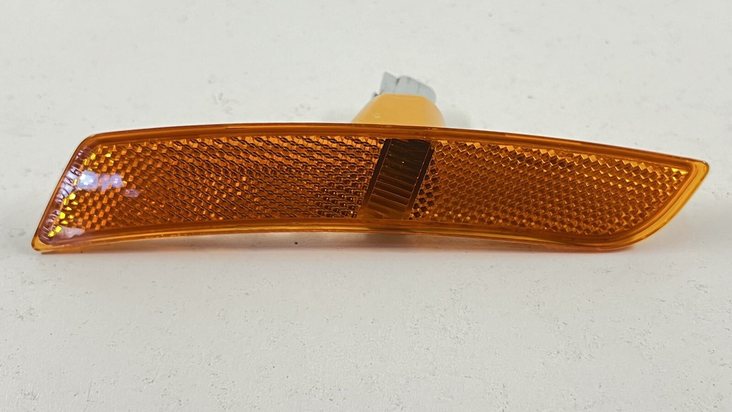 16-24 CHEVROLET CAMARO SS RIGHT FRONT SIDE MARKER REFLECTOR LIGHT LAMP OEM