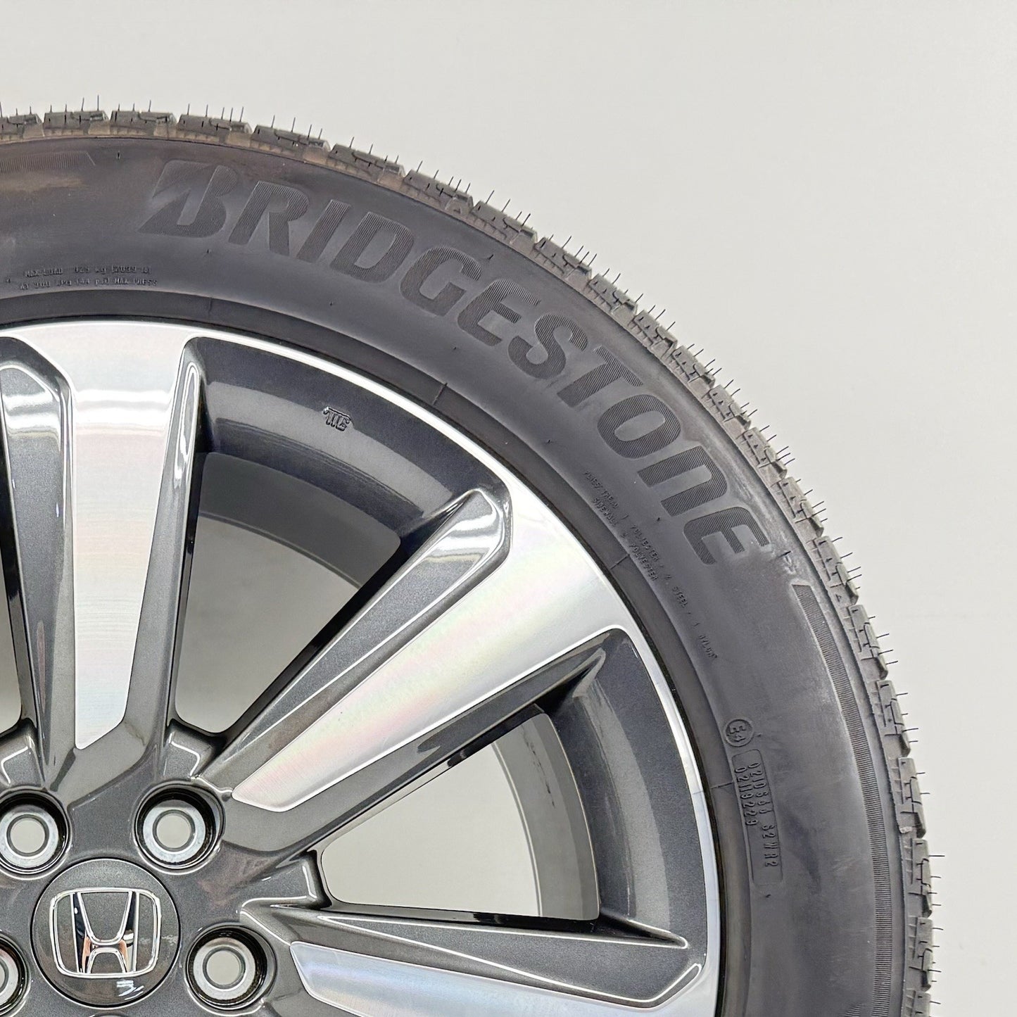 23-25 Honda Pilot Touring 20" 20x8 Wheel Rim W/ Tire 42700-T90-A21 Factory OEM