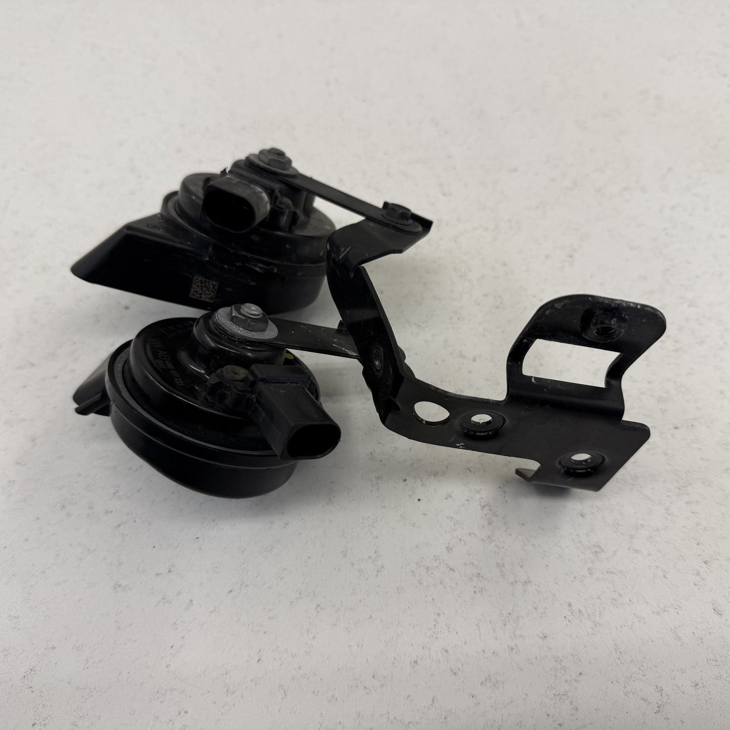 2014-2018 Bentley Flying Spur Low & High Note Tone Horn Signal Pair OEM