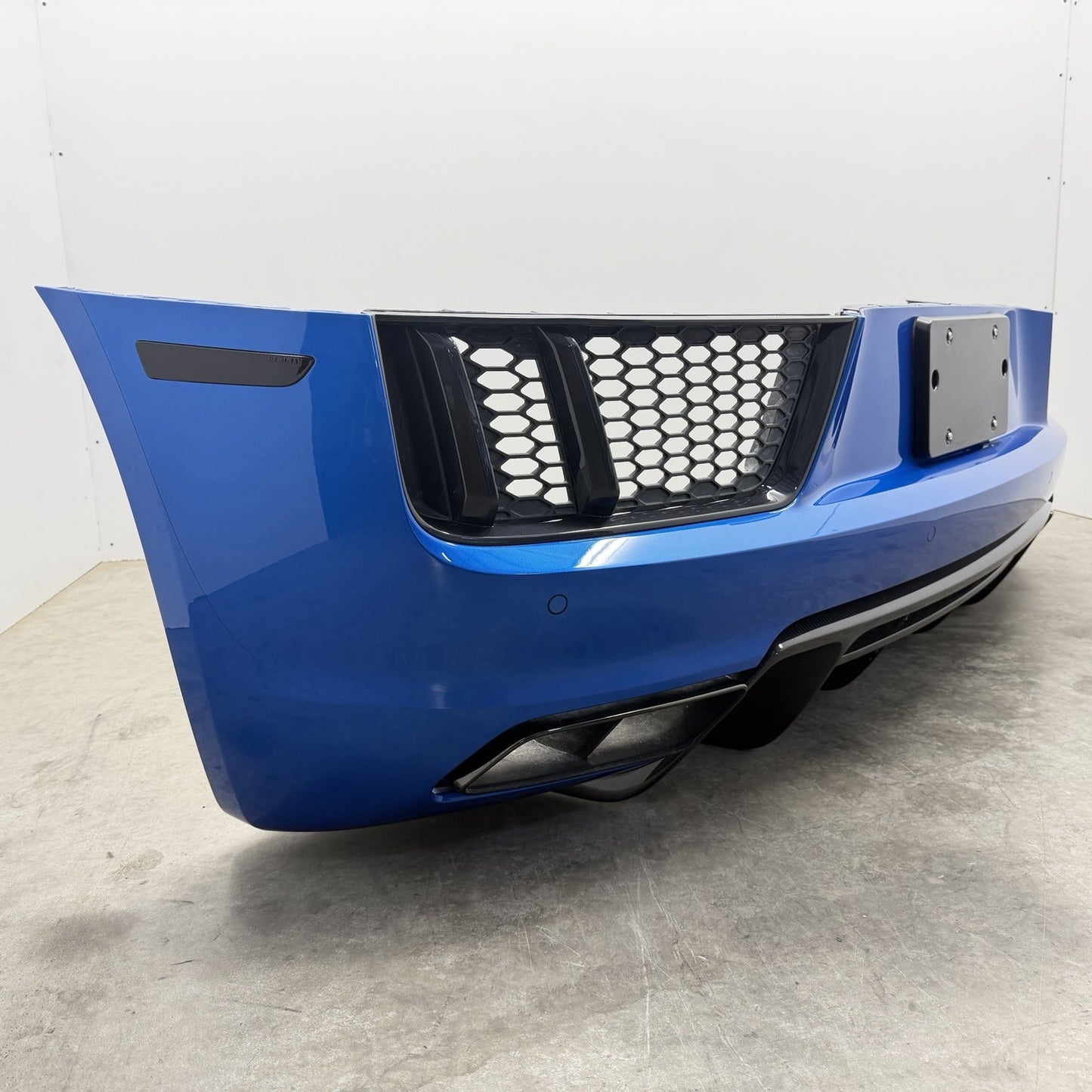 17-18 Audi R8 Rear Bumper Cover Complete W/ Carbon Fiber Valance & Sensors OEM