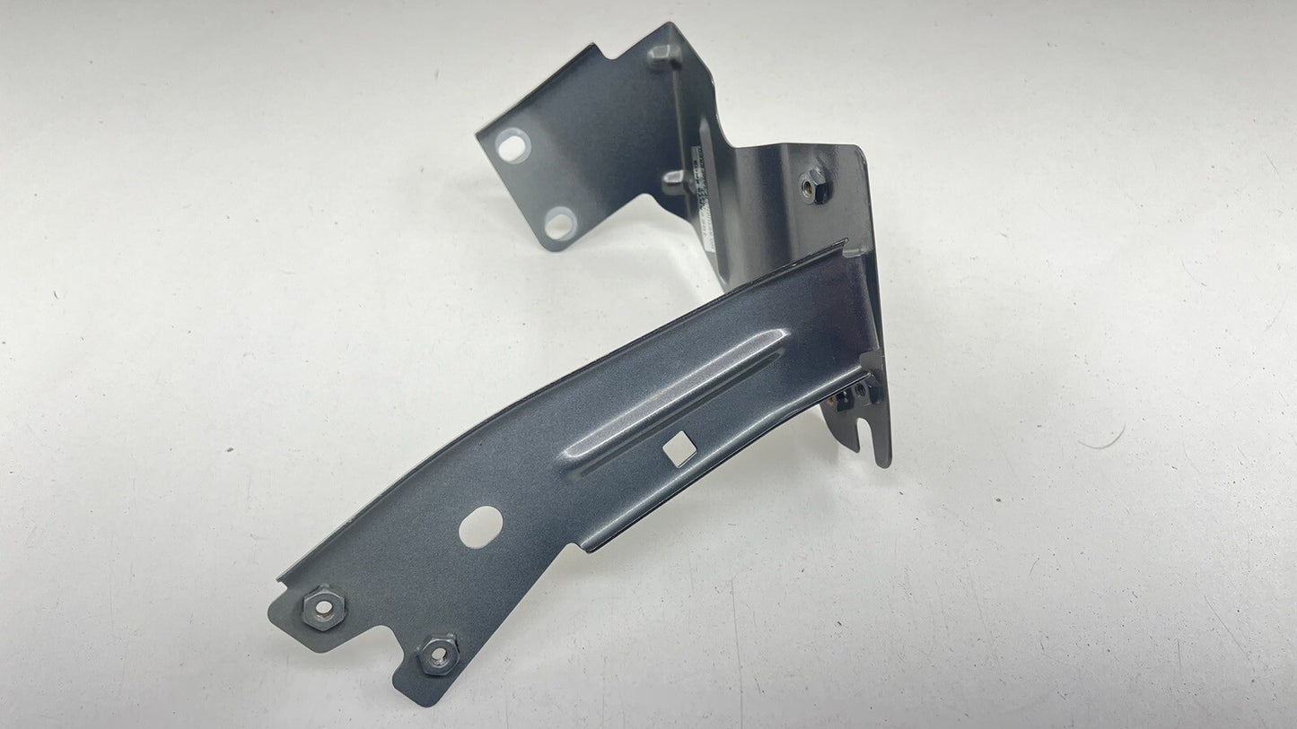 14-23 MASERATI GHIBLI PASSENGER RIGHT FRONT FENDER BRACKET SUPPORT MOUNT OEM