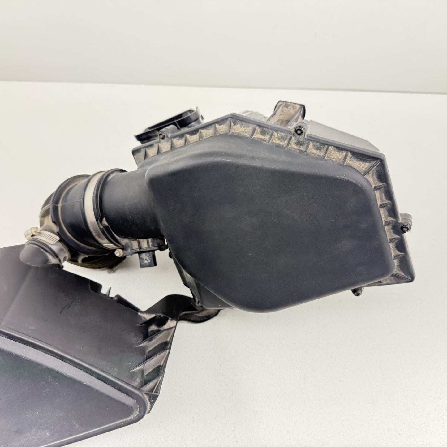 18-24 BMW G01 X3 B46 Air Cleaner Box Air Filter Intake Box W/ Resonator OEM