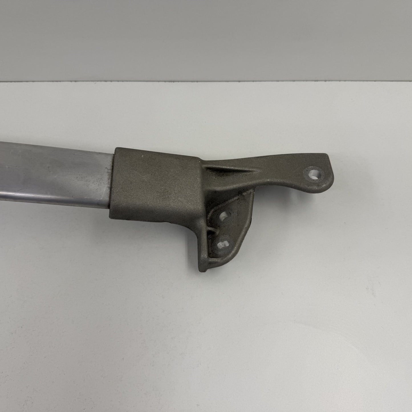 2013-2015 Chevrolet Camaro SS 1LE Front Strut Tower Brace Bar Bracket OEM