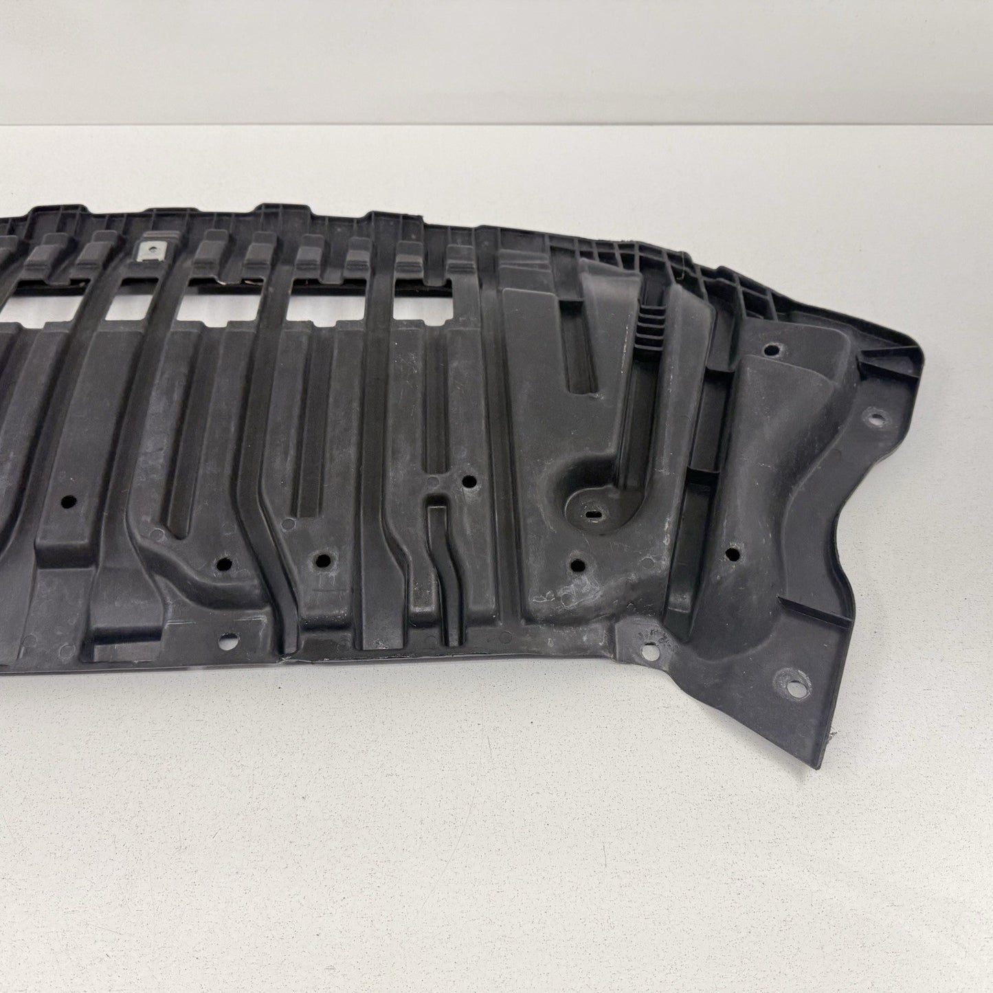 12-18 Mercedes W218 CLS550 Front Bumper Under Tray Splash Shield 2125203923 OEM