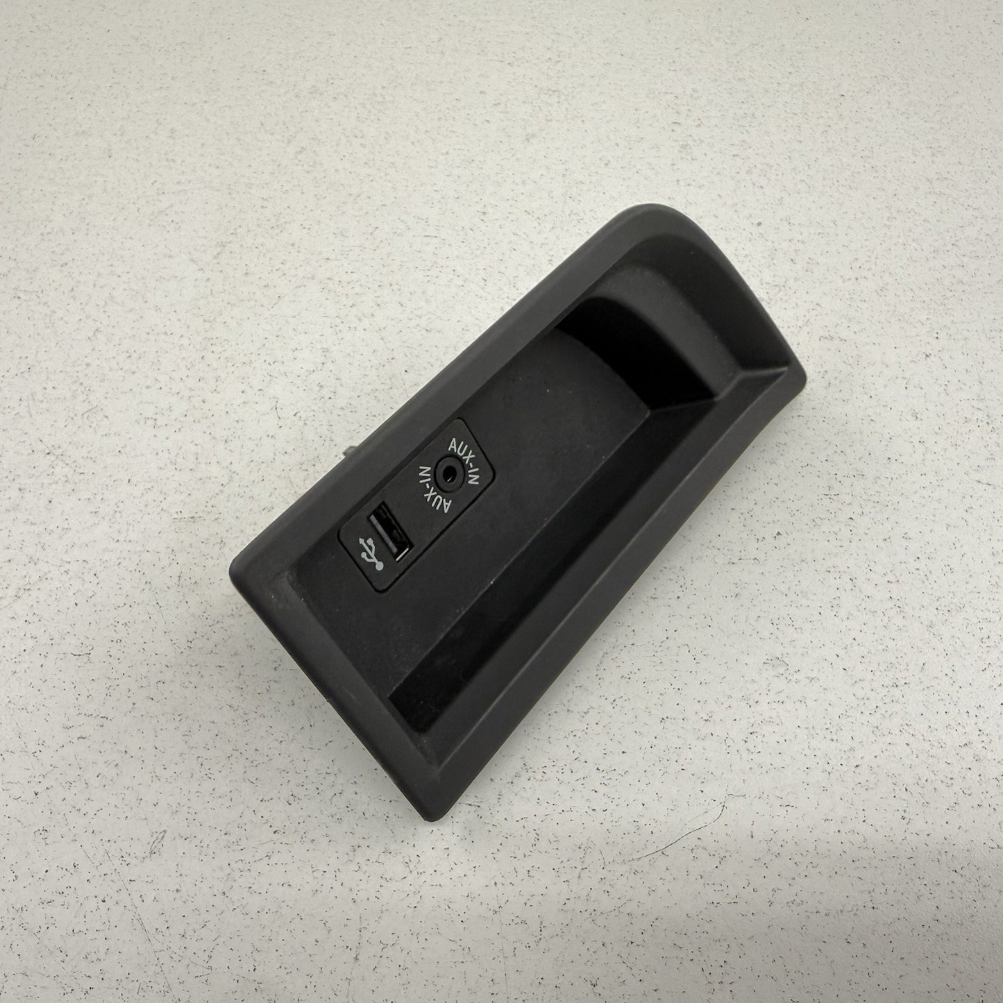 12-18 BMW F30 F80 M3 Center Console AUX USB Jack Port Trim Panel 9207357 OEM