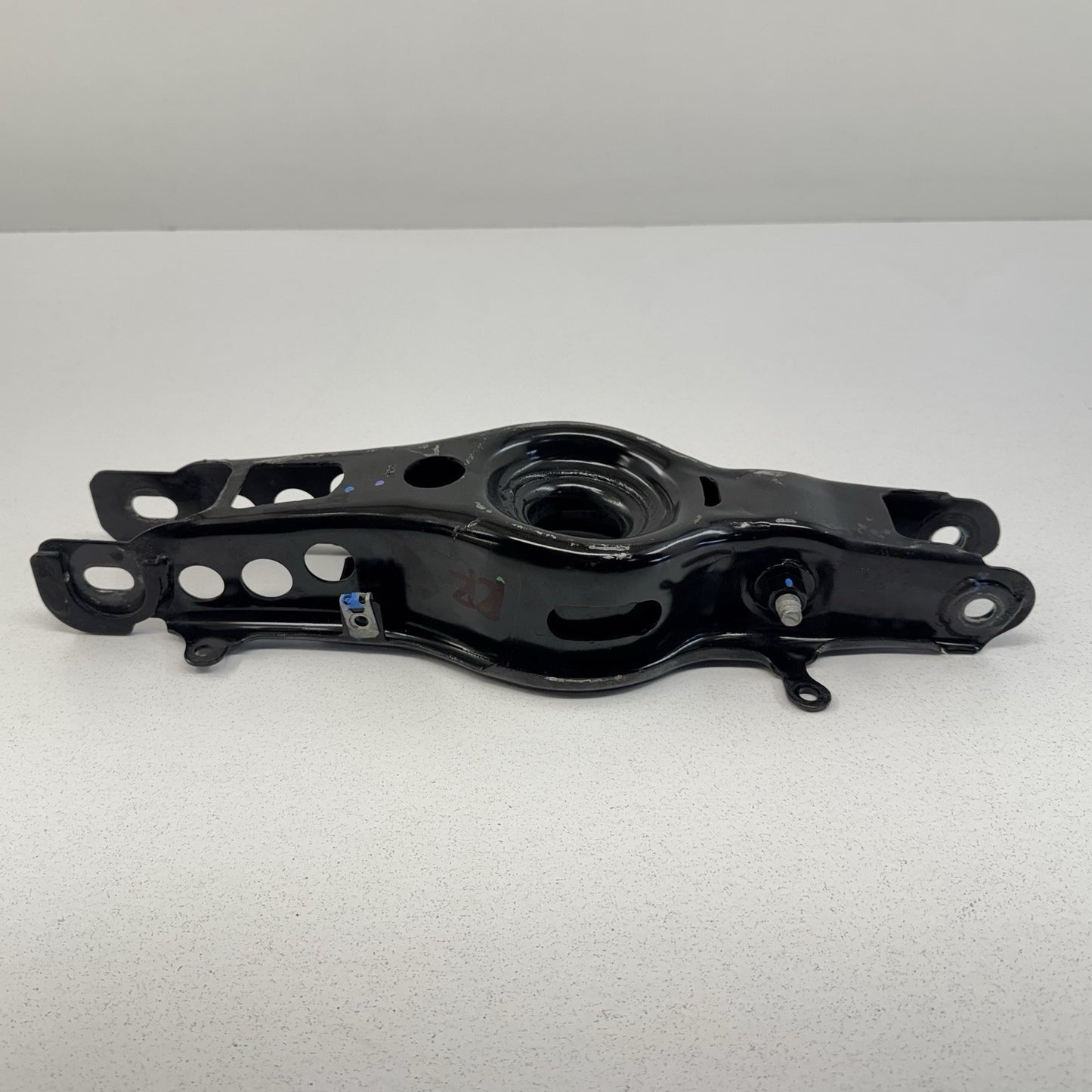 16-24 Chevrolet Camaro Passenger Right Rear Lower Spring Seat Control Arm OEM