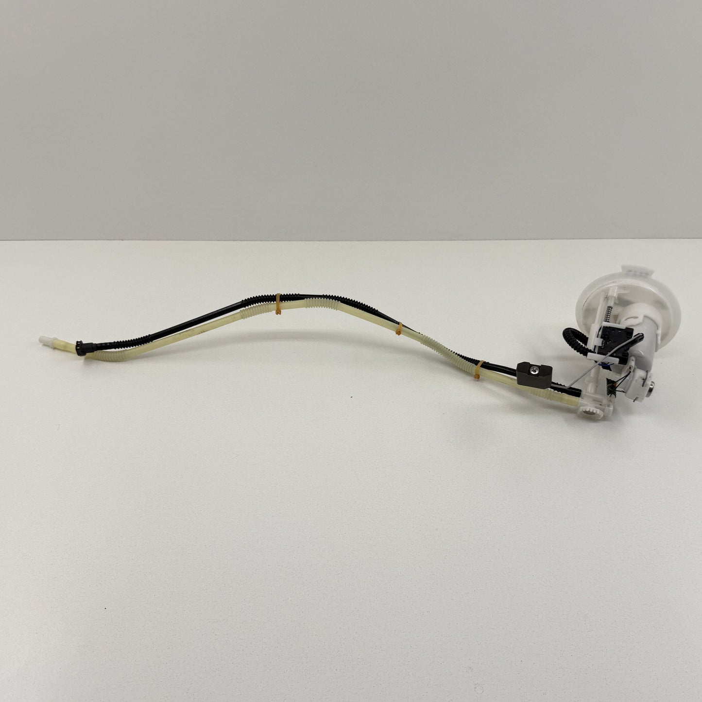 2012-2014 Mercedes-Benz C250 W204 M271 Gas Tank Fuel Pump Sending Unit Pair OEM