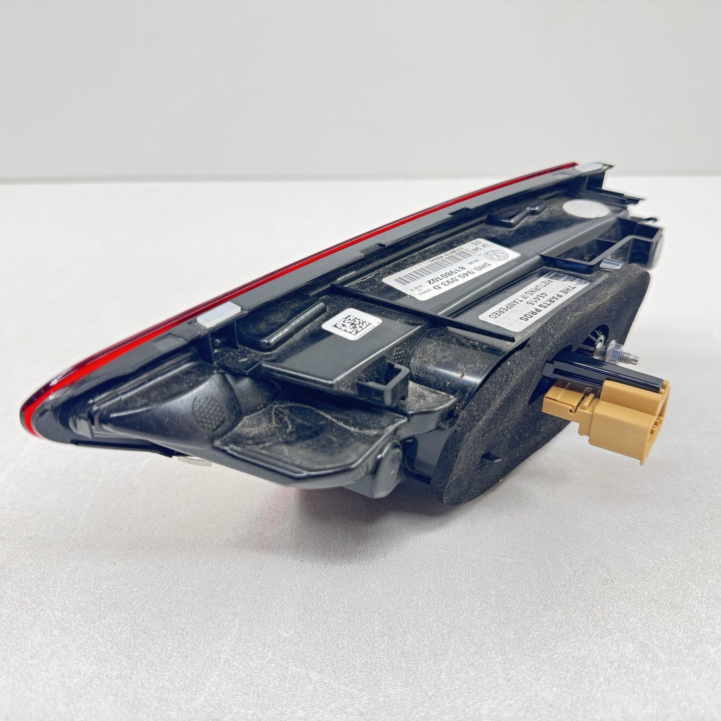 22-24 VOLKSWAGEN GOLF R MK8 DRIVER LEFT REAR INNER TAILLIGHT TAIL LIGHT LAMP OEM