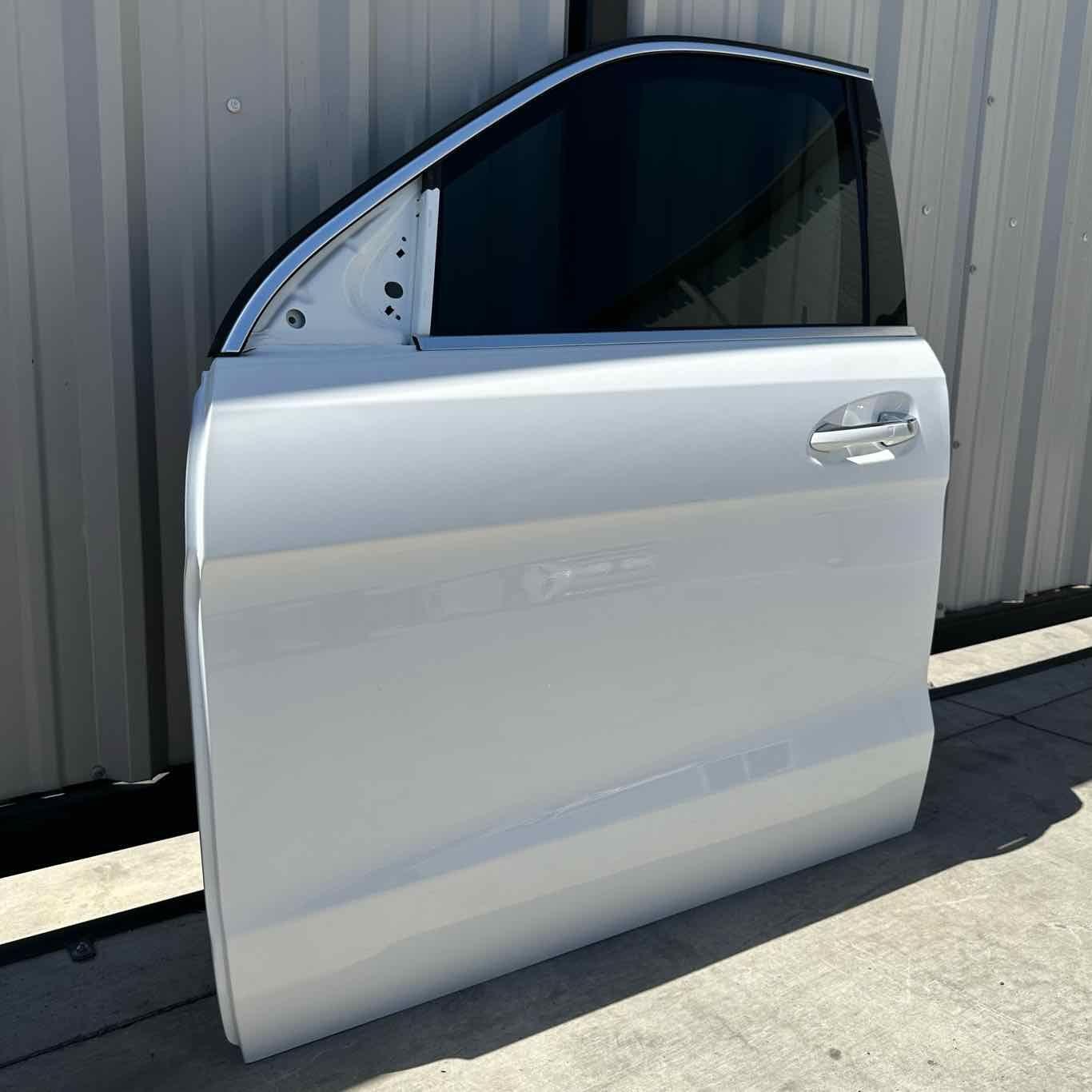 13-16 MERCEDES GL350 X166 DRIVER LEFT FRONT DOOR COMPLETE WITH GLASS WHITE OEM