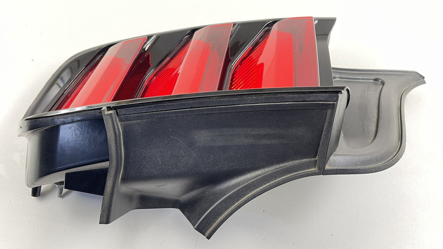 15-17 Ford Mustang Passenger Right Rear Taillight Tail Light Lamp OEM