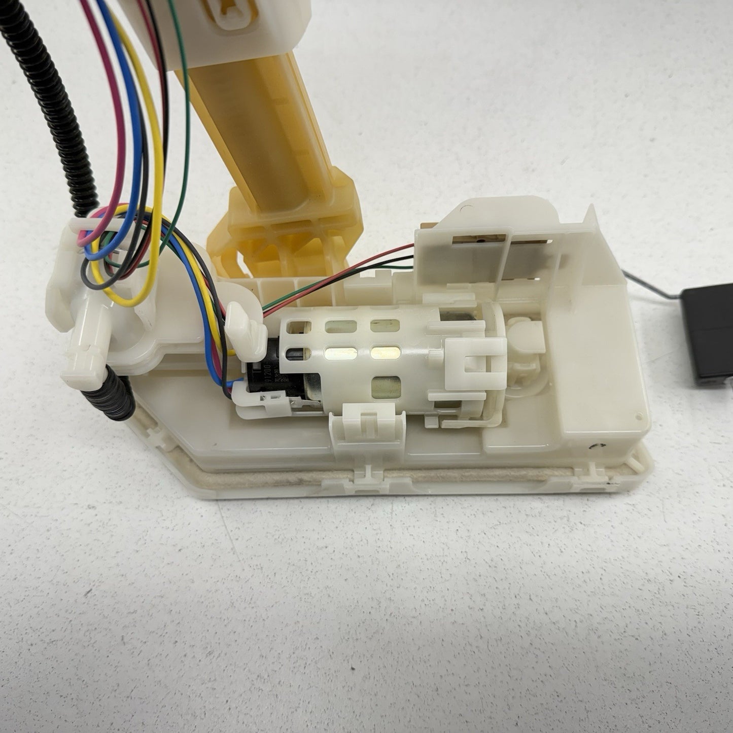 25-26 Toyota Camry Gas Tank Fuel Pump Sending Unit 77020-06741 OEM