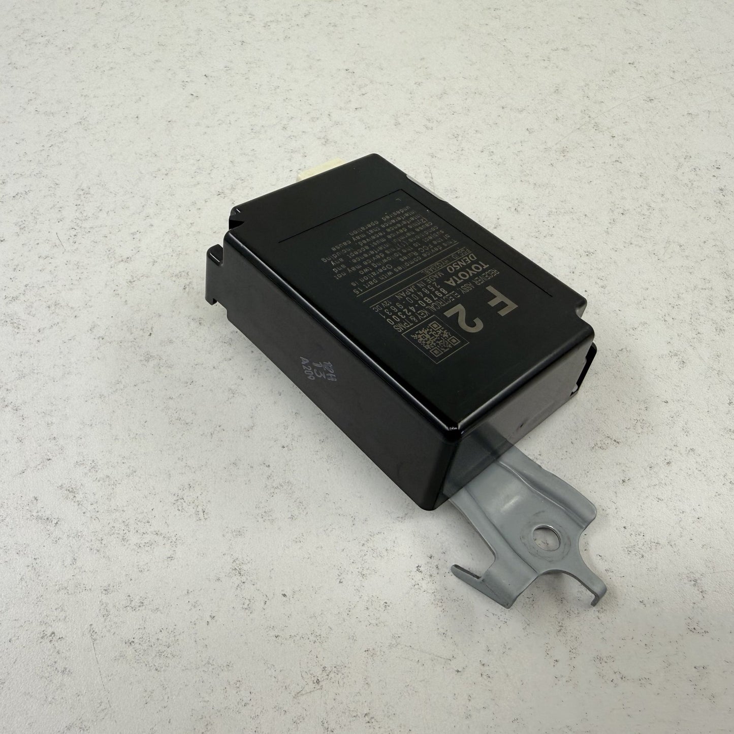 2022-2025 Toyota RAV4 Keyless Entry TPMS Control Module 897B0-42300 OEM