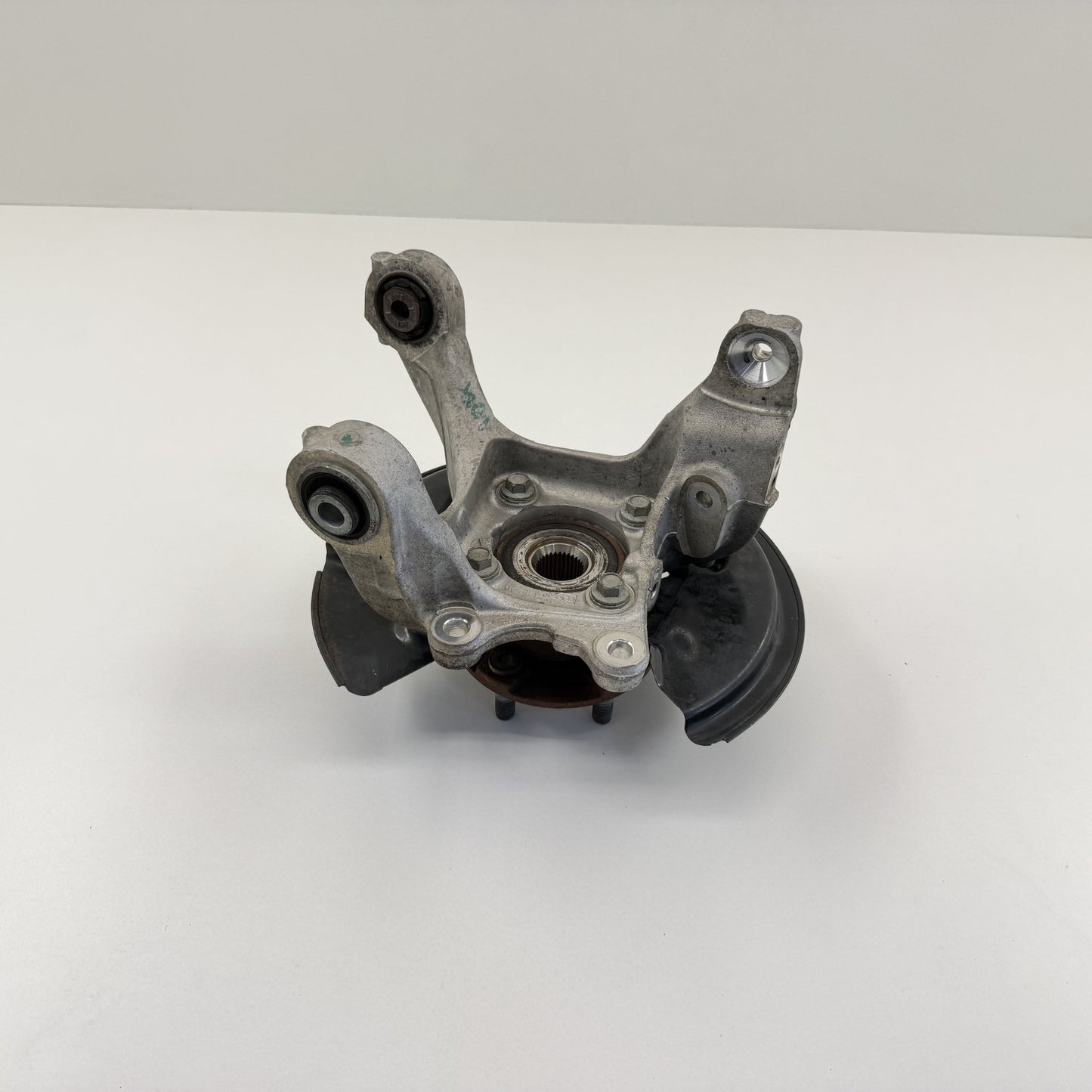 2015-2023 Ford Mustang GT Right Rear Spindle Knuckle Hub Wheel Bearing OEM
