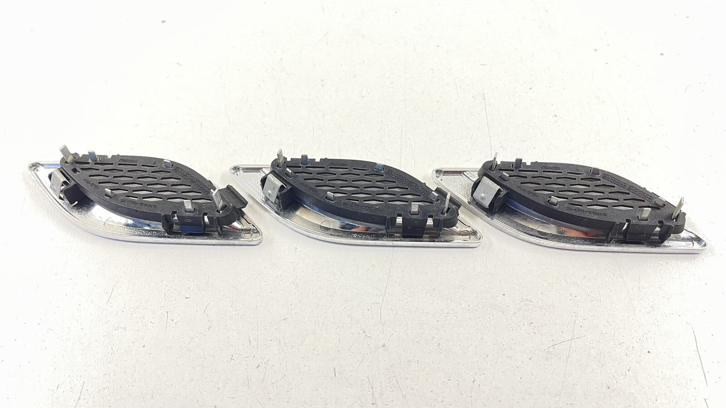 14-23 MASERATI QUATTROPORTE RIGHT FRONT FENDER AIR VENT TRIM SET 670010339 OEM