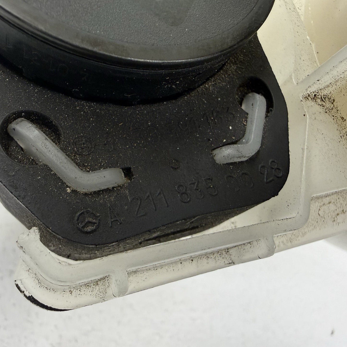 12-18 Mercedes W218 CLS550 Coolant Reservoir Overflow Expansion Tank OEM