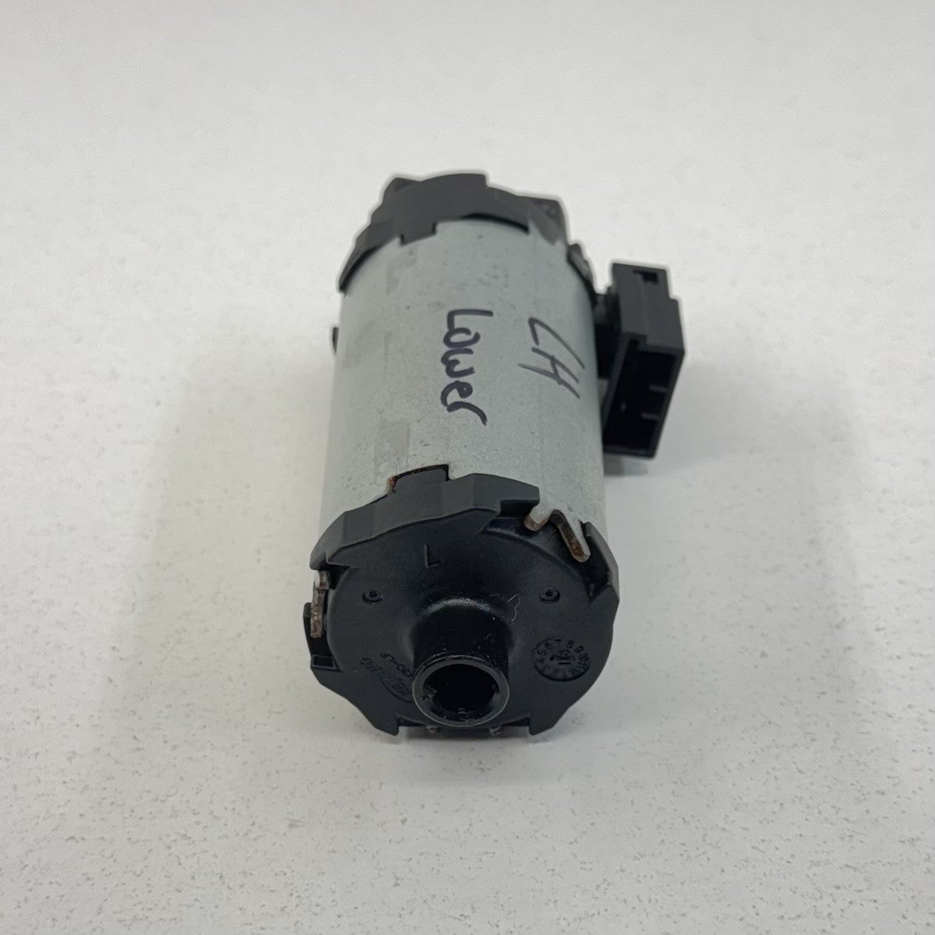17-24 Maserati Ghibli Left Front Lower Seat Adjustment Adjust Motor 8500290 OEM
