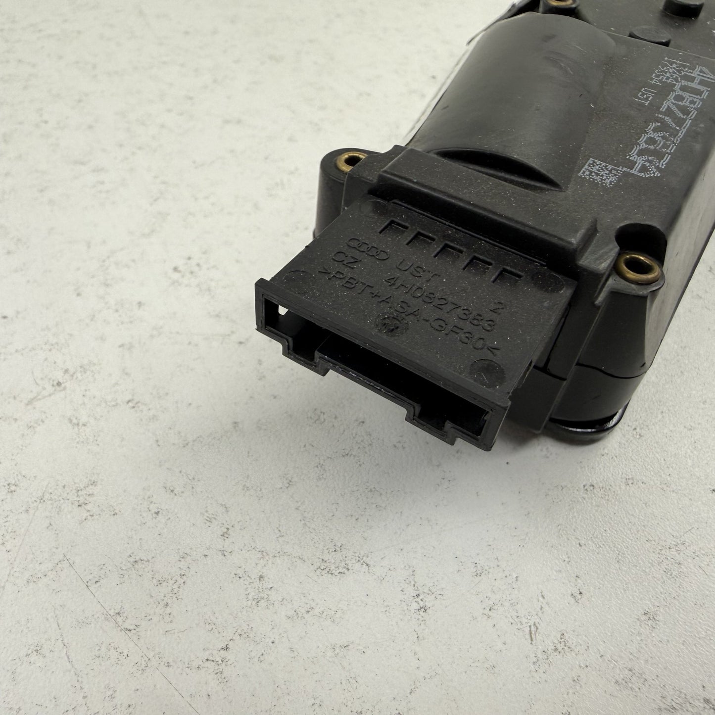 2014-2018 Bentley Flying Spur Rear Trunk Latch Striker Plate W/ Actuator OEM