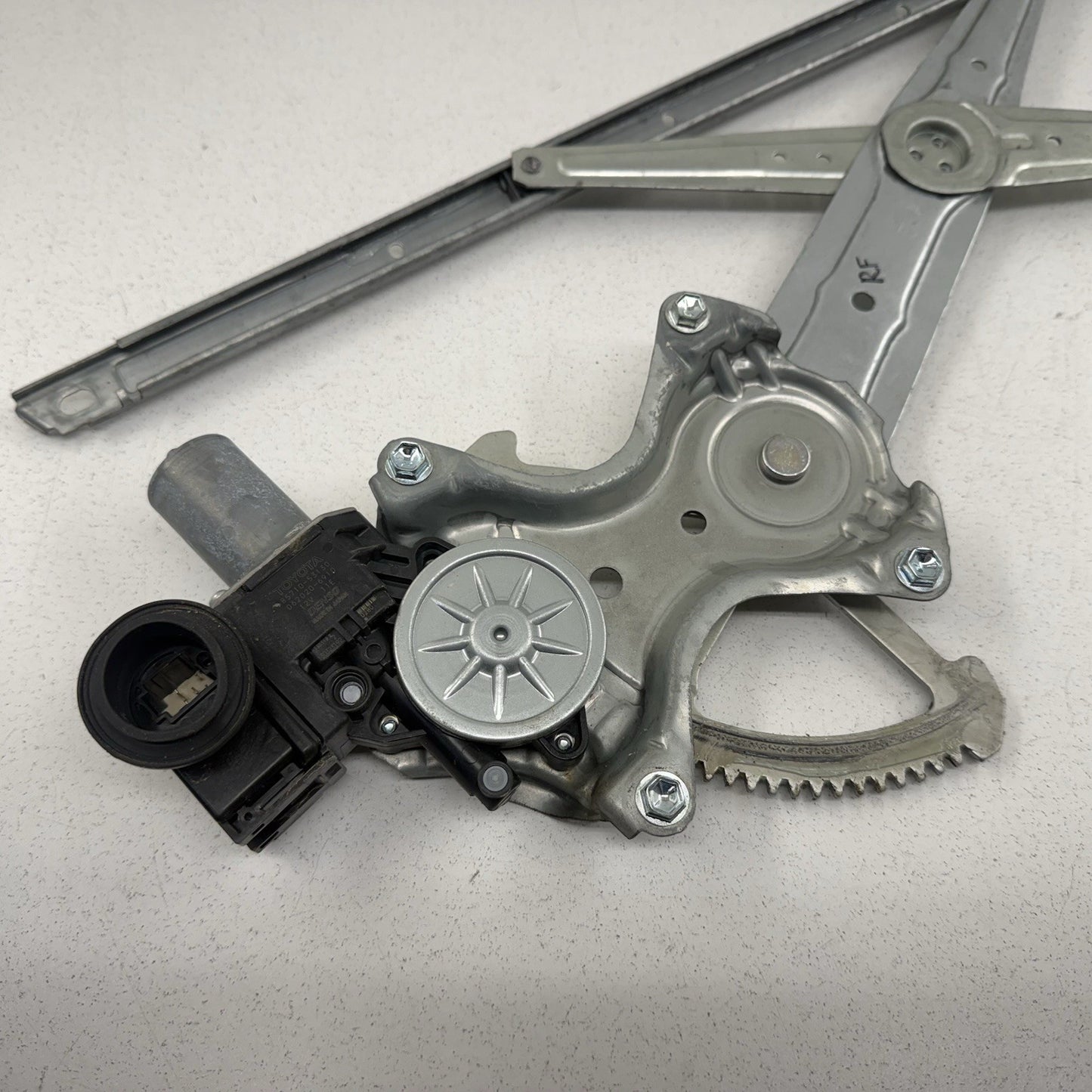 21-26 Lexus IS300 IS350 IS500 Right Front Door Glass Window Regulator Motor OEM