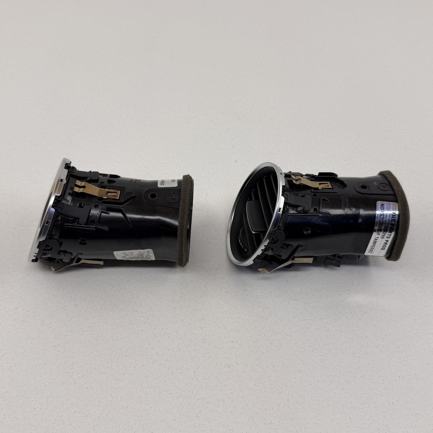 2012-2014 Mercedes C250 W204 Outer Dashboard AC Air Vent Pair Left &amp; Right OEM