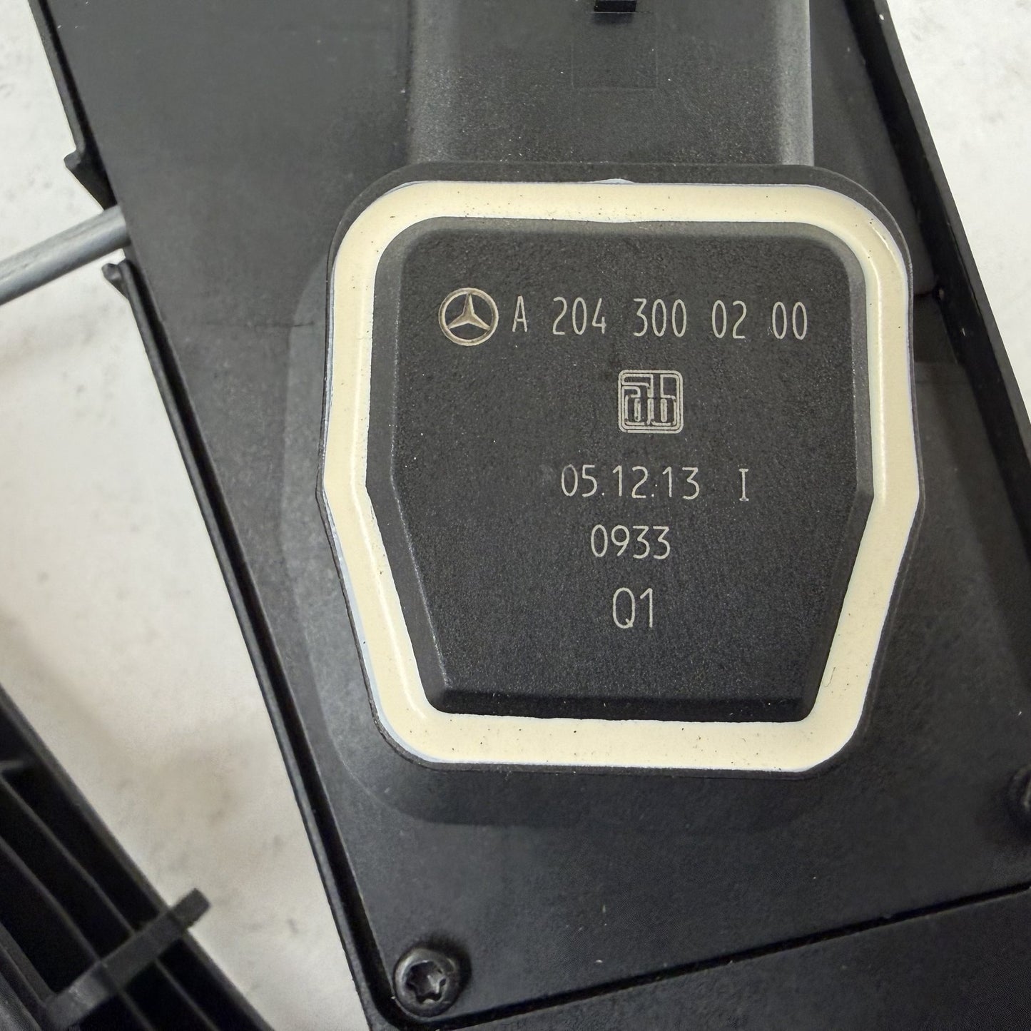 2008-2014 Mercedes-Benz C250 W204 Gas Pedal Throttle Accelerator 2043000200 OEM