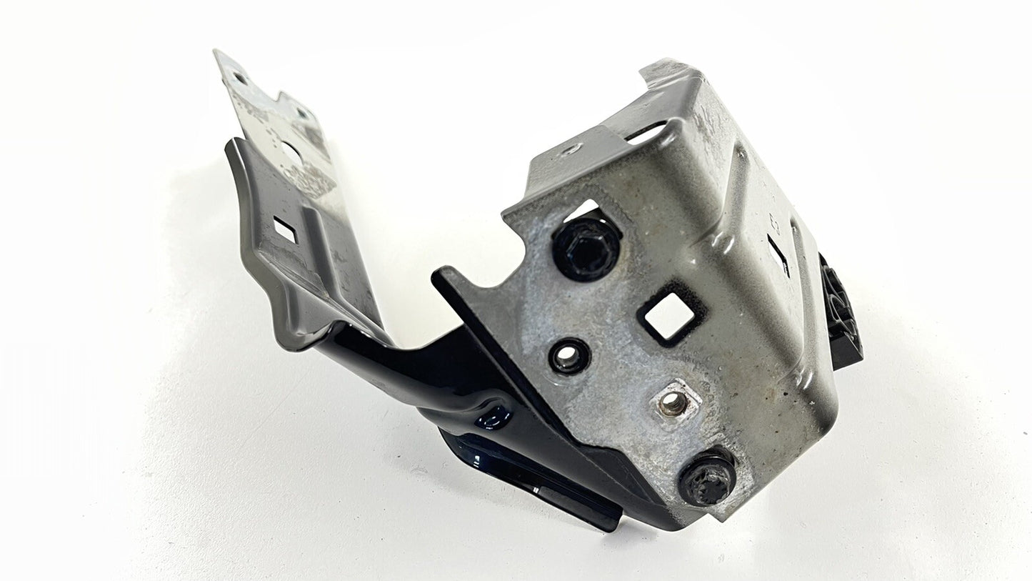 14-23 MASERATI QUATTROPORTE DRIVER LEFT FRONT FENDER BRACKET SUPPORT MOUNT OEM