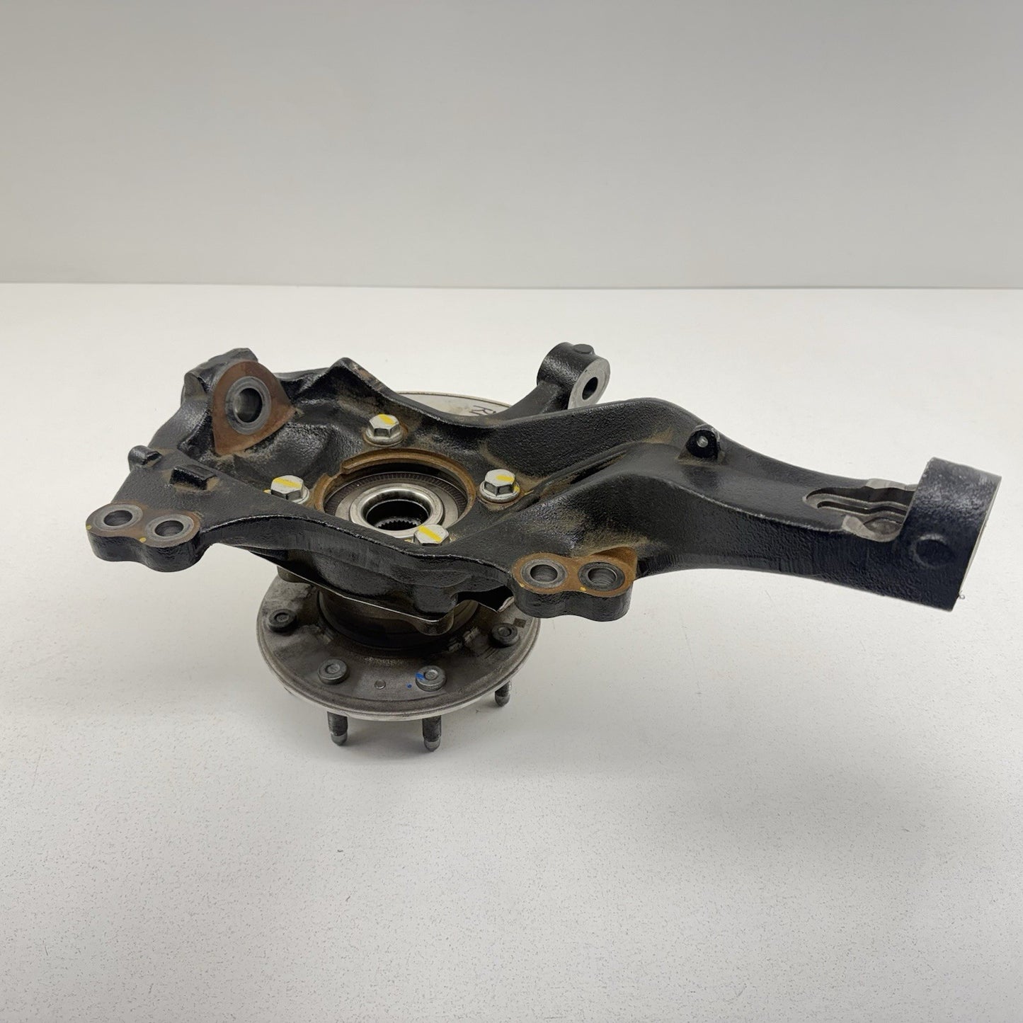 20-25 Silverado Sierra 2500 3500 Right Front Spindle Knuckle Hub Bearing OEM