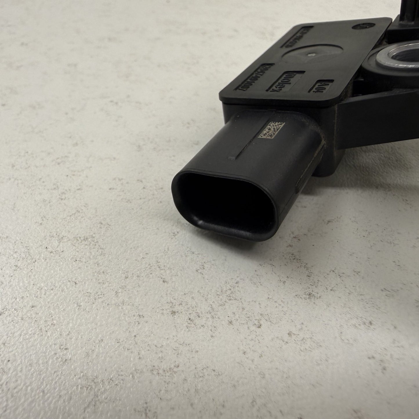 2022-2024 Rivian R1S R1T Acceleration Vibration Sensor 2047491007 OEM