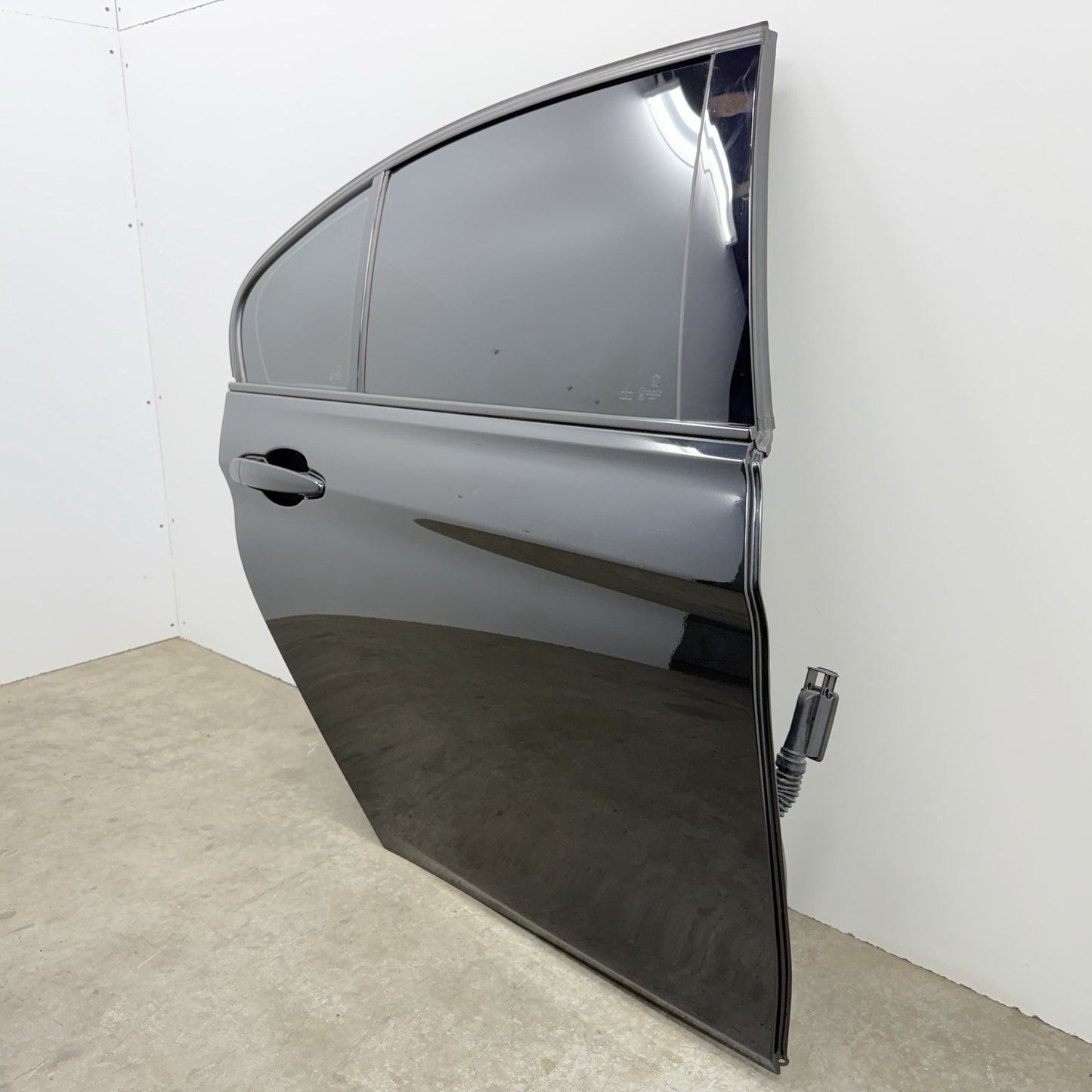 12-18 BMW F30 F80 M3 Sedan Right Rear Door Shell Complete With Glass Black OEM
