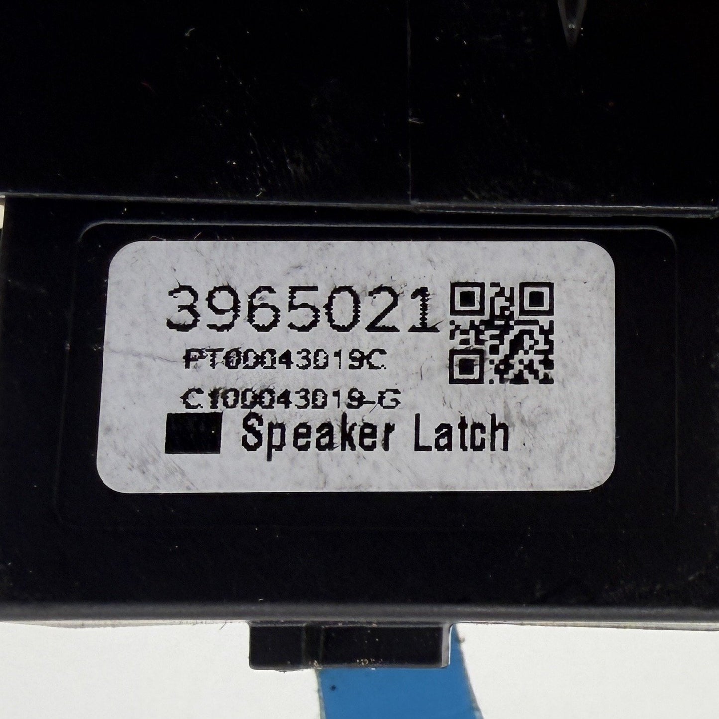 2022-2024 Rivian R1S R1T Portable Camp Speaker Charger Lock Latch PT00043019 OEM