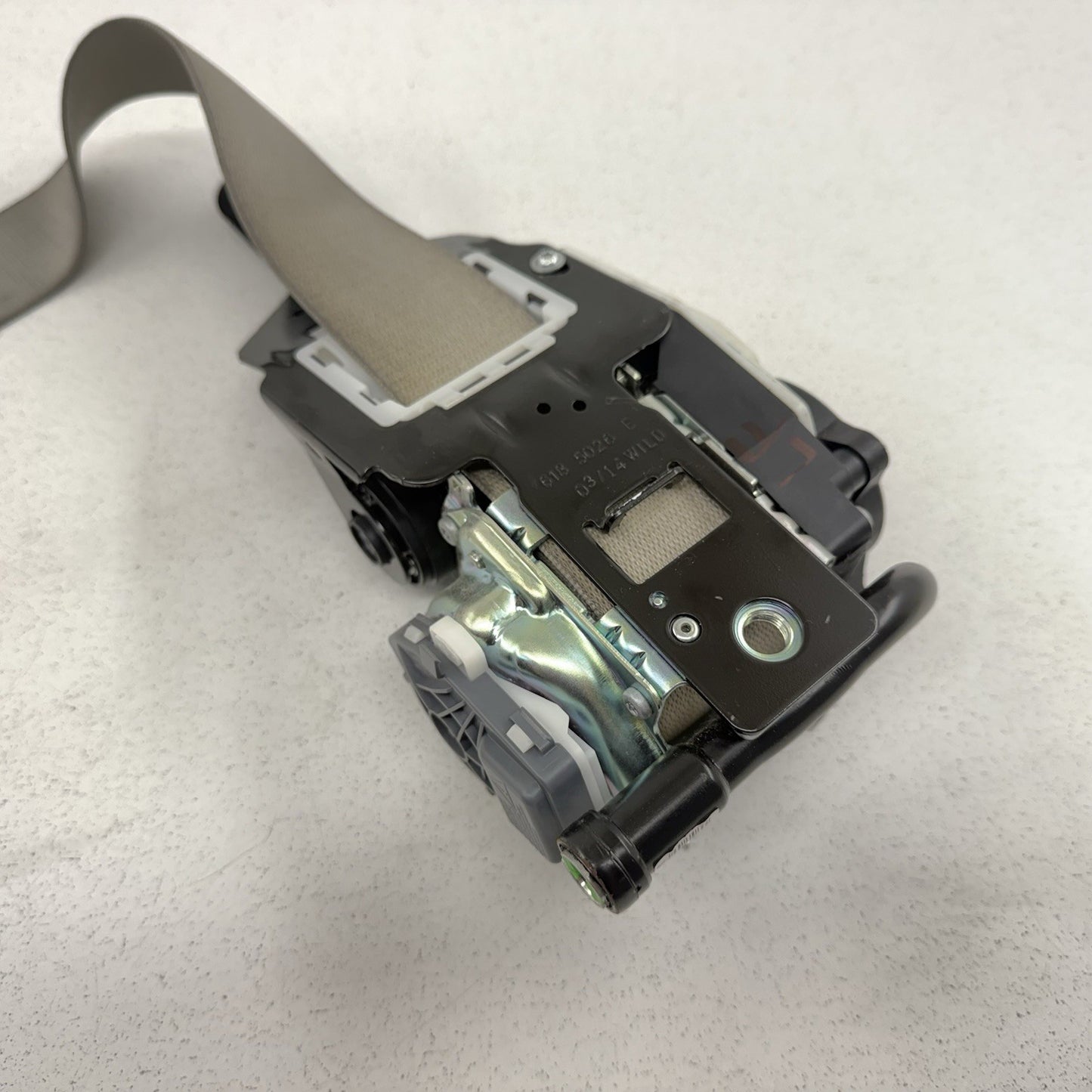 12-18 Mercedes W218 CLS550 Left Front Seat Belt Seatbelt Retractor Gray OEM