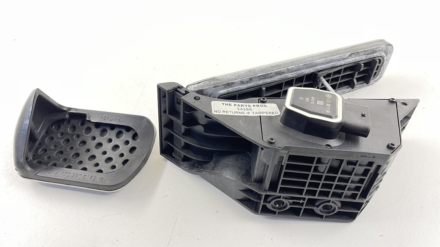 14-17 MERCEDES E550 W207 GAS PEDAL THROTTLE ACCELERATOR BRAKE PAD 2213001100 OEM