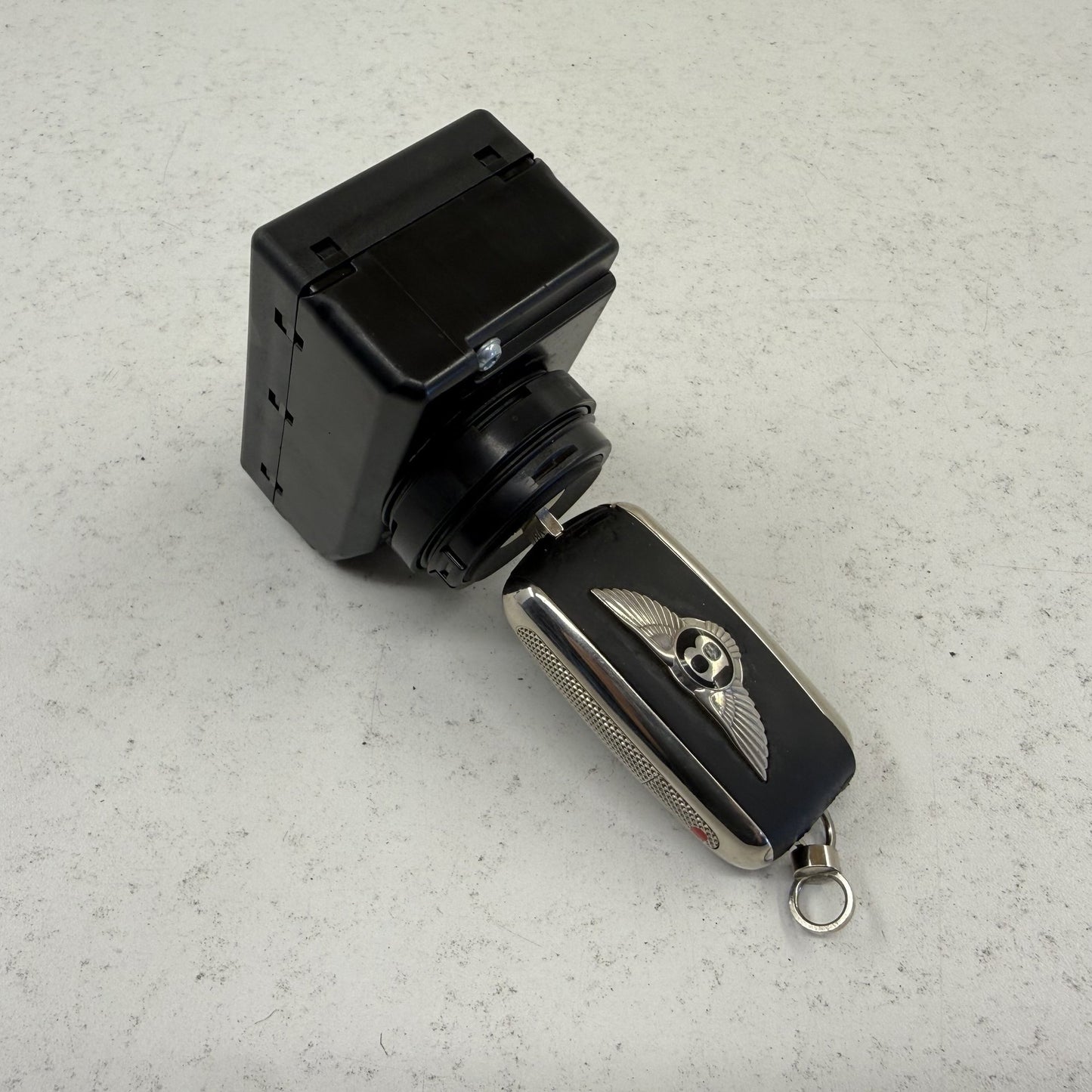 2014-2018 Bentley Flying Spur Ignition Switch Module W/ Key 3D0905865H OEM