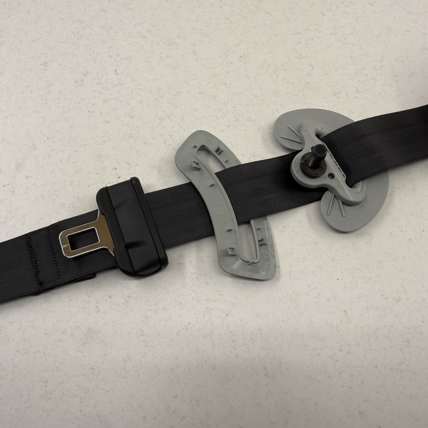 2022-2024 Rivian R1S Right Rear 2nd Second Row Seatbelt Seat Belt Retractor OEM
