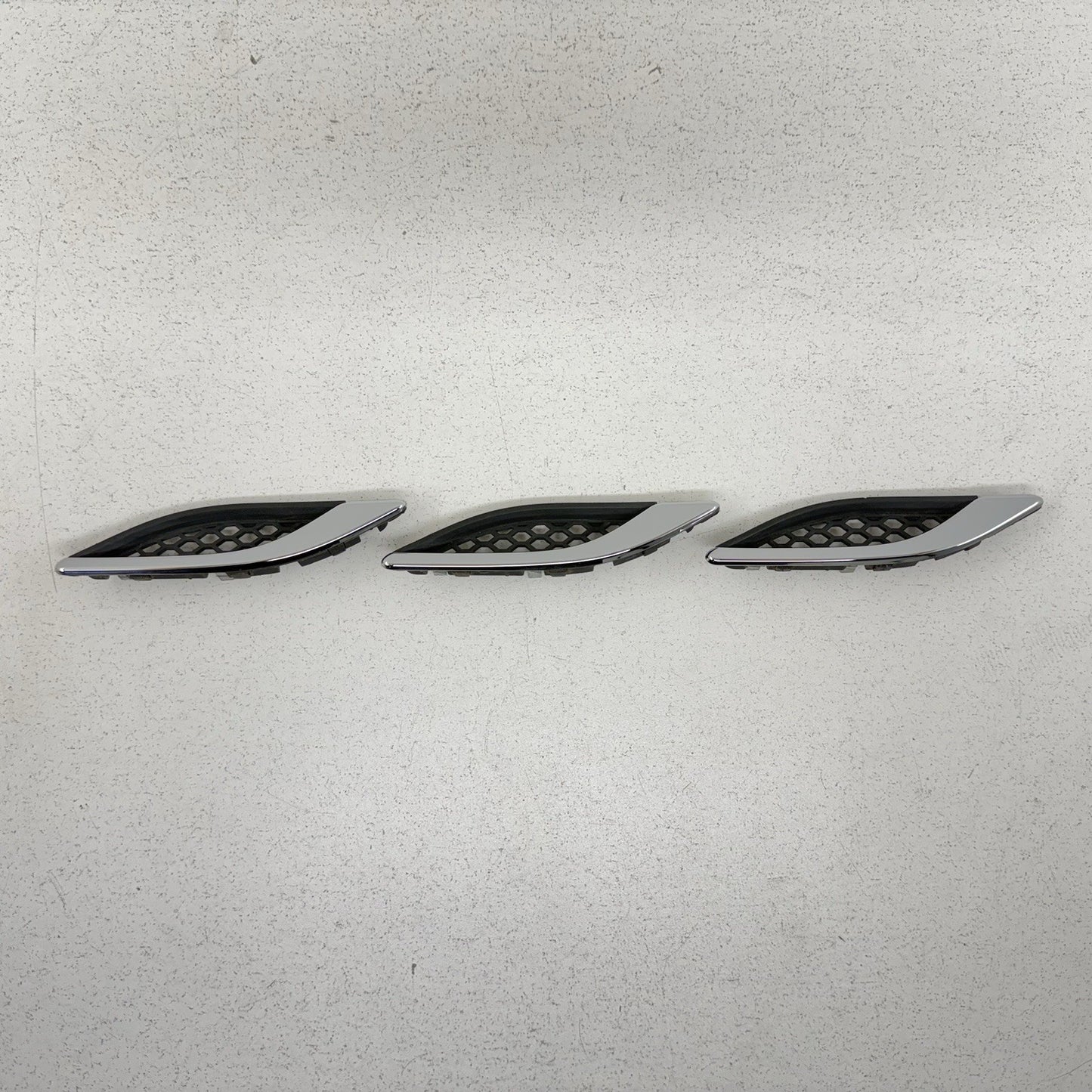 14-24 Maserati Ghibli Passenger Right Front Fender Vent Grill Trim Set OEM
