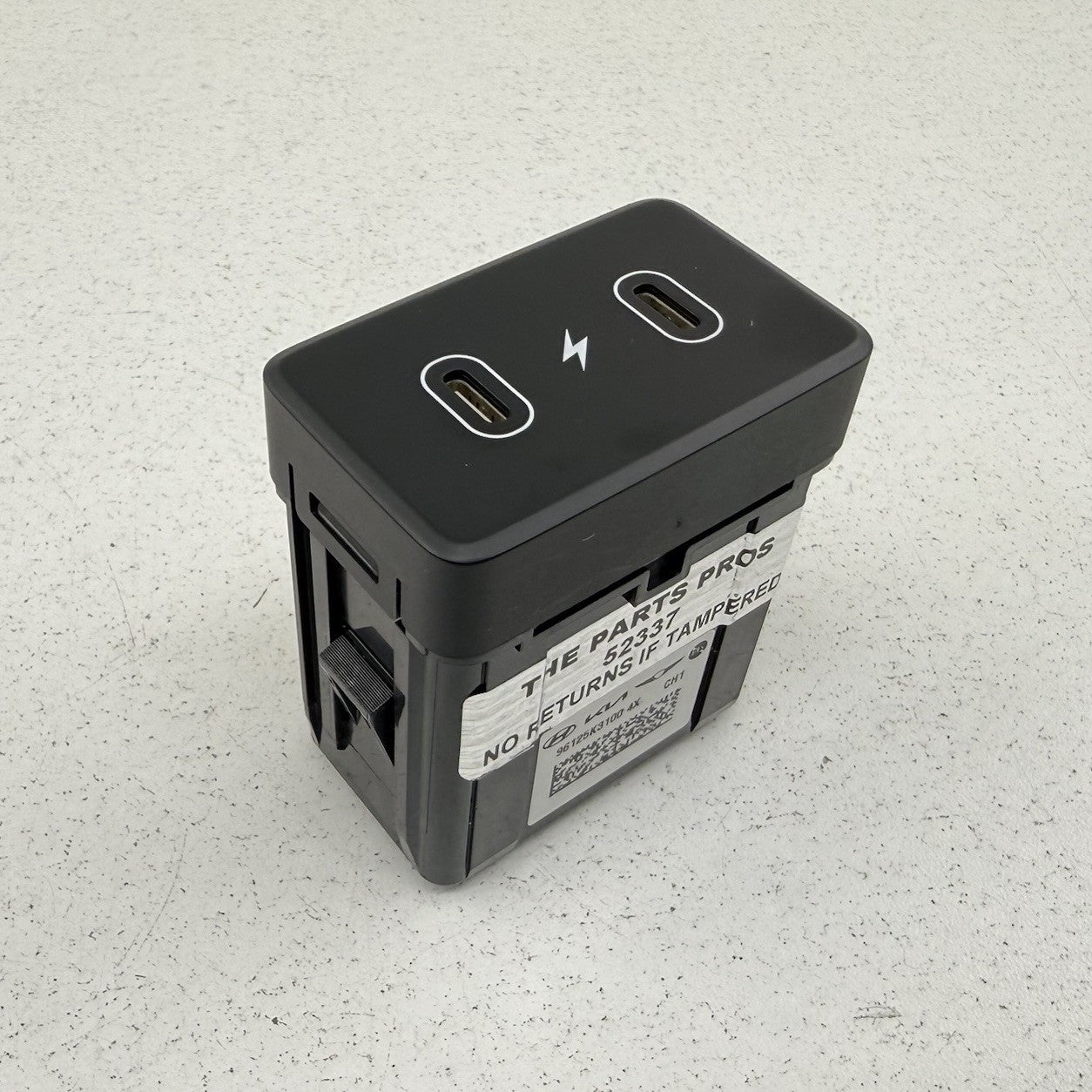 24-26 Hyundai Elantra Rear Console Dual USB Type C Port 96125-K3100-4X  OEM