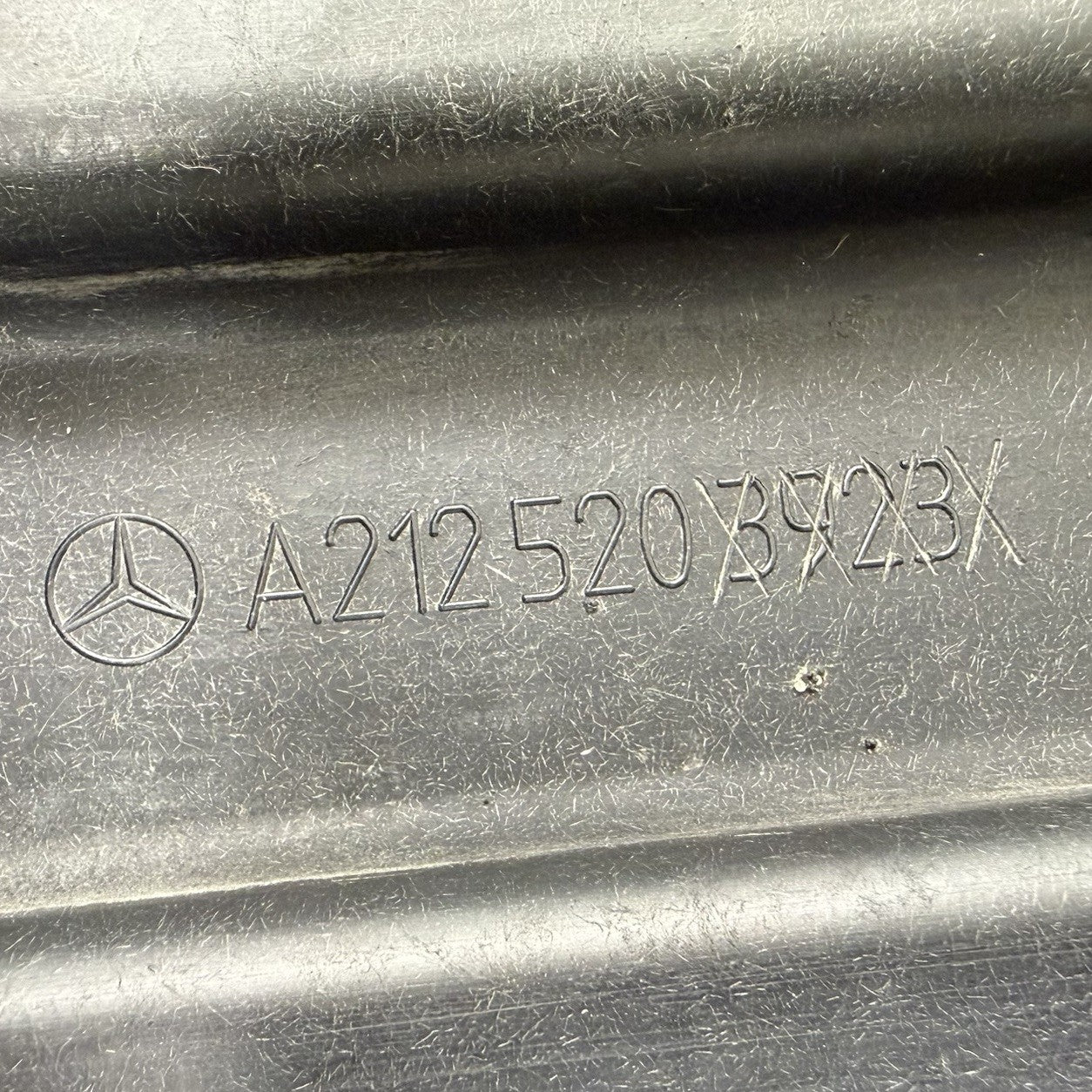 12-18 Mercedes W218 CLS550 Front Bumper Under Tray Splash Shield 2125203923 OEM