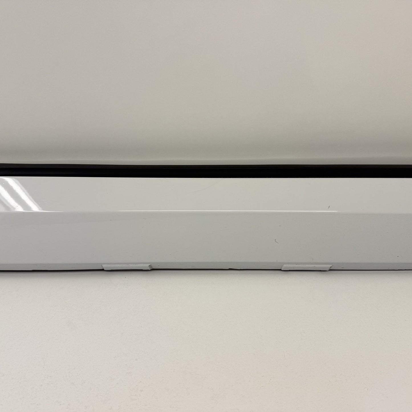 2010-2015 Chevrolet Camaro SS Right Side Skirt Rocker Panel Cover Trim OEM