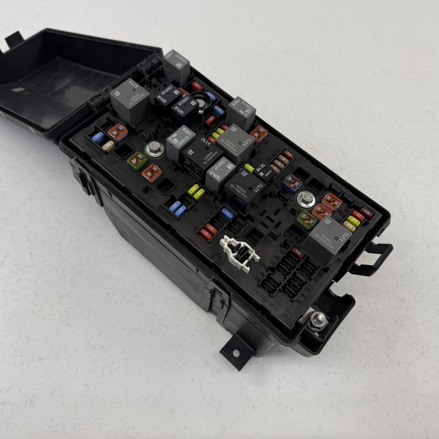 2012-2015 Chevrolet Camaro SS Engine Bay Fuse Relay Junction Box 22760635 OEM