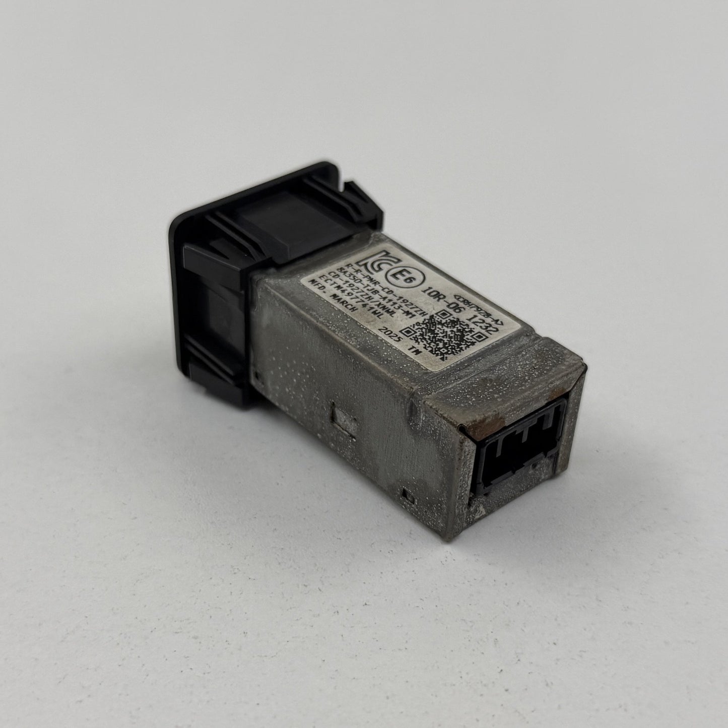 2023-2025 Honda Pilot USB Type C Charge Port 8A350-TJB-A113-M1 OEM