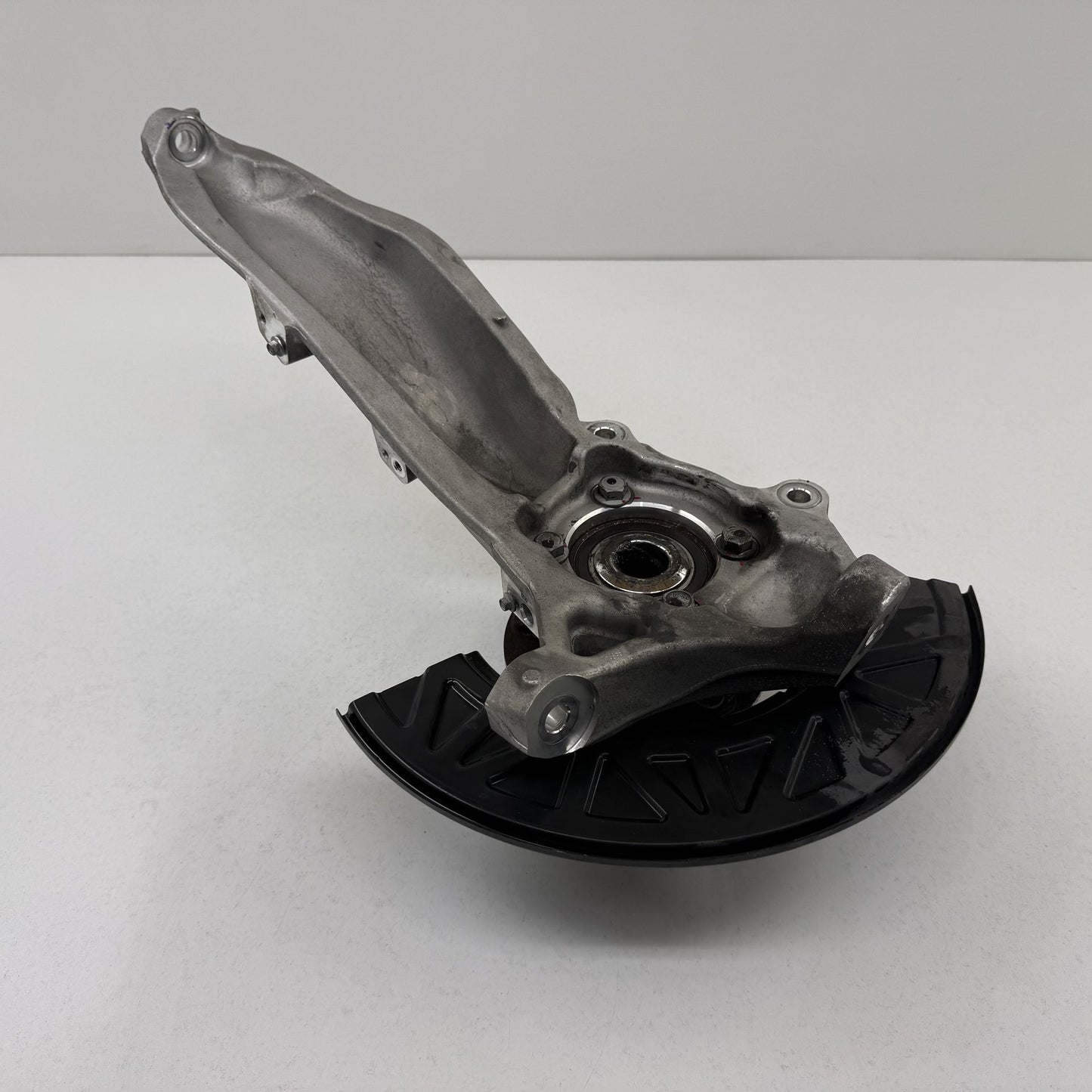 2022-2024 Rivian R1S R1T Passenger Right Front Spindle Knuckle Hub Bearing OEM