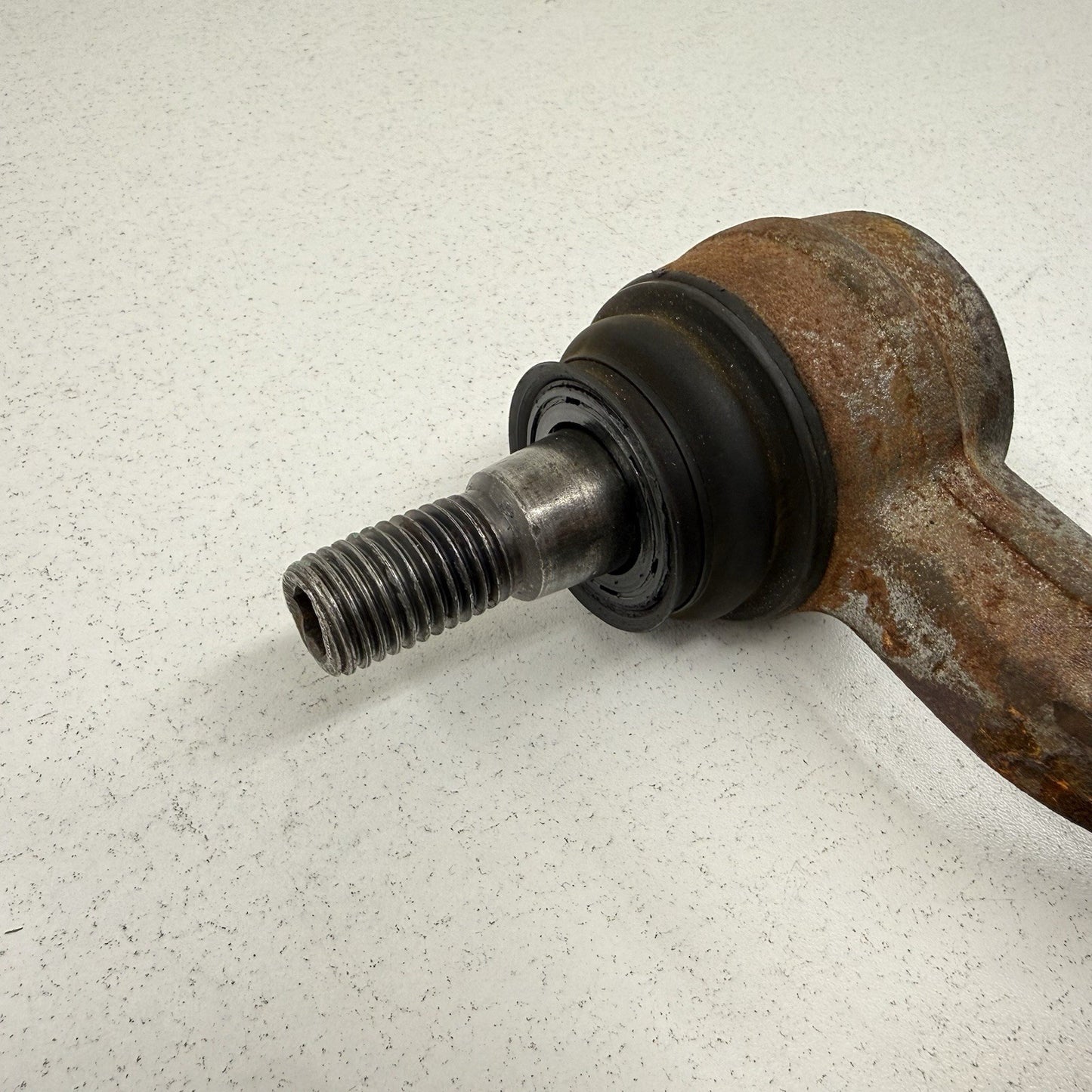 20-25 Silverado Sierra 2500 3500 Steering Linkage Idler Arm 84467788 OEM