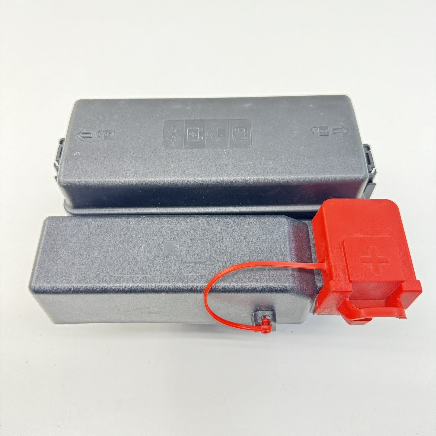 22-23 CADILLAC CT4 V BLACKWING ENGINE BAY FUSE RELAY JUNCTION BOX MODULE OEM