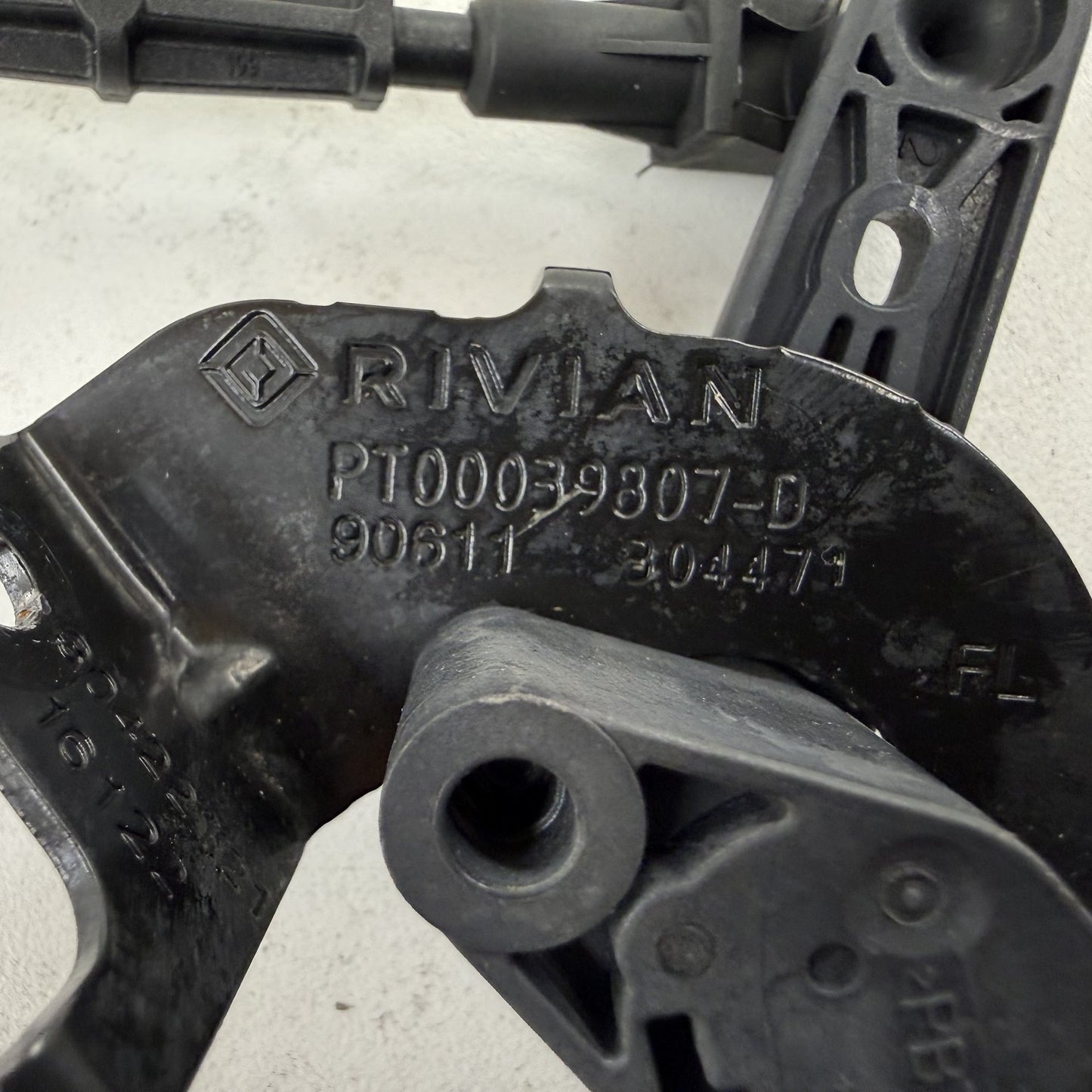 2022-2024 Rivian R1S R1T Left Front Suspension Ride Height Level Sensor OEM